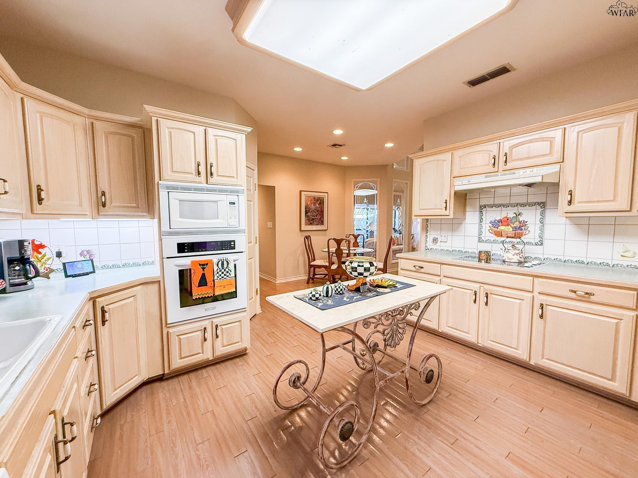 2813 HAPPY HOLLOW DRIVE