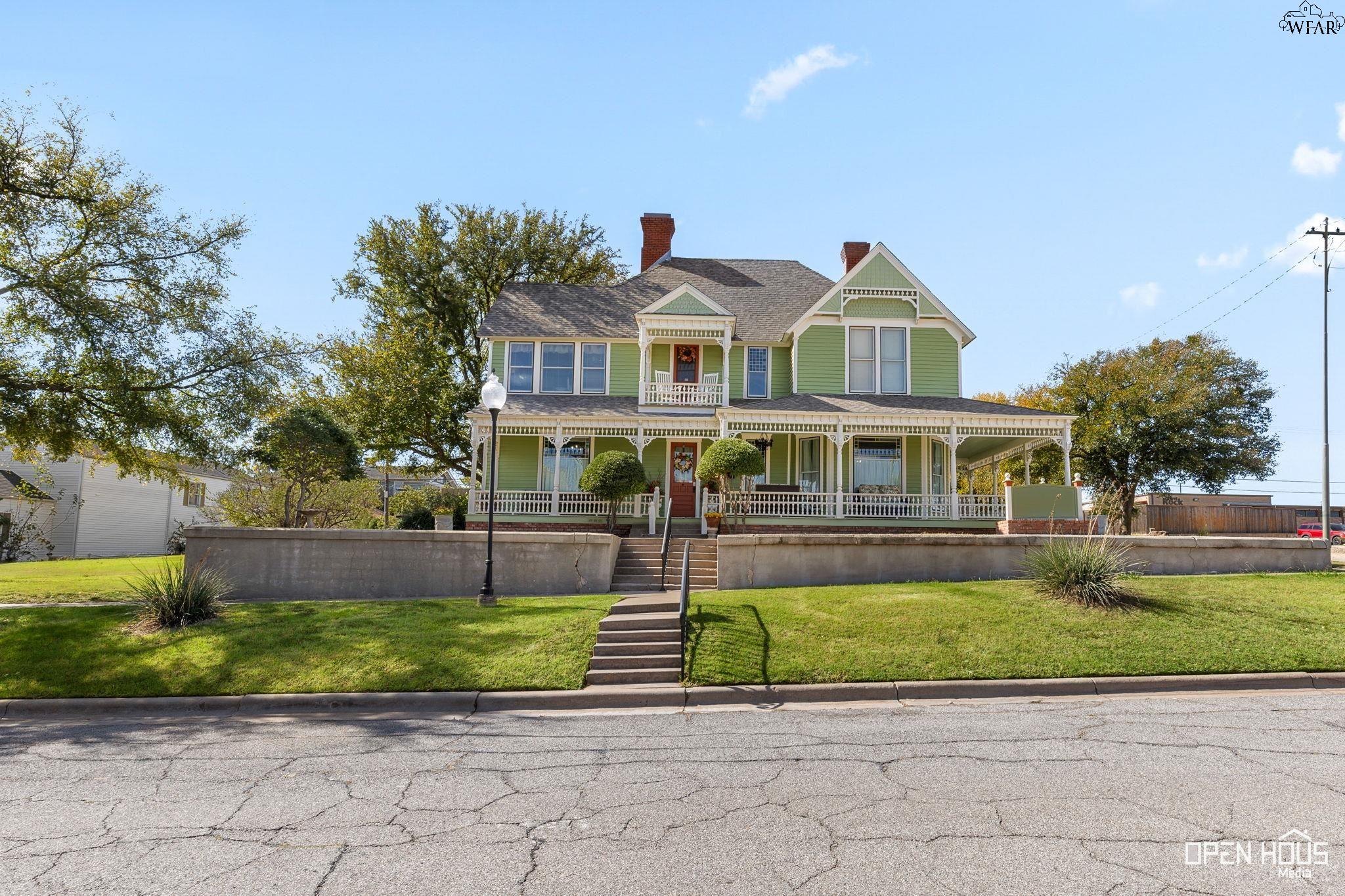 1100 TRAVIS STREET