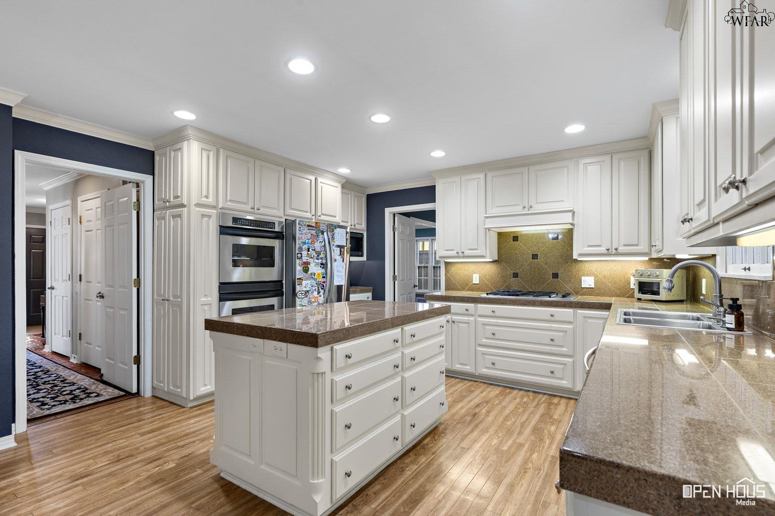 1570 SINGLETON AVENUE