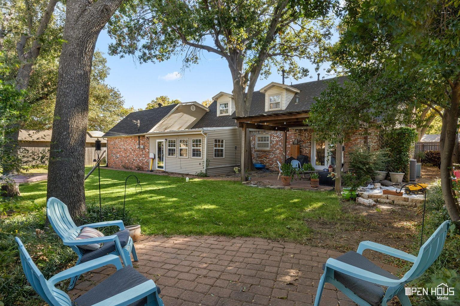 1570 SINGLETON AVENUE