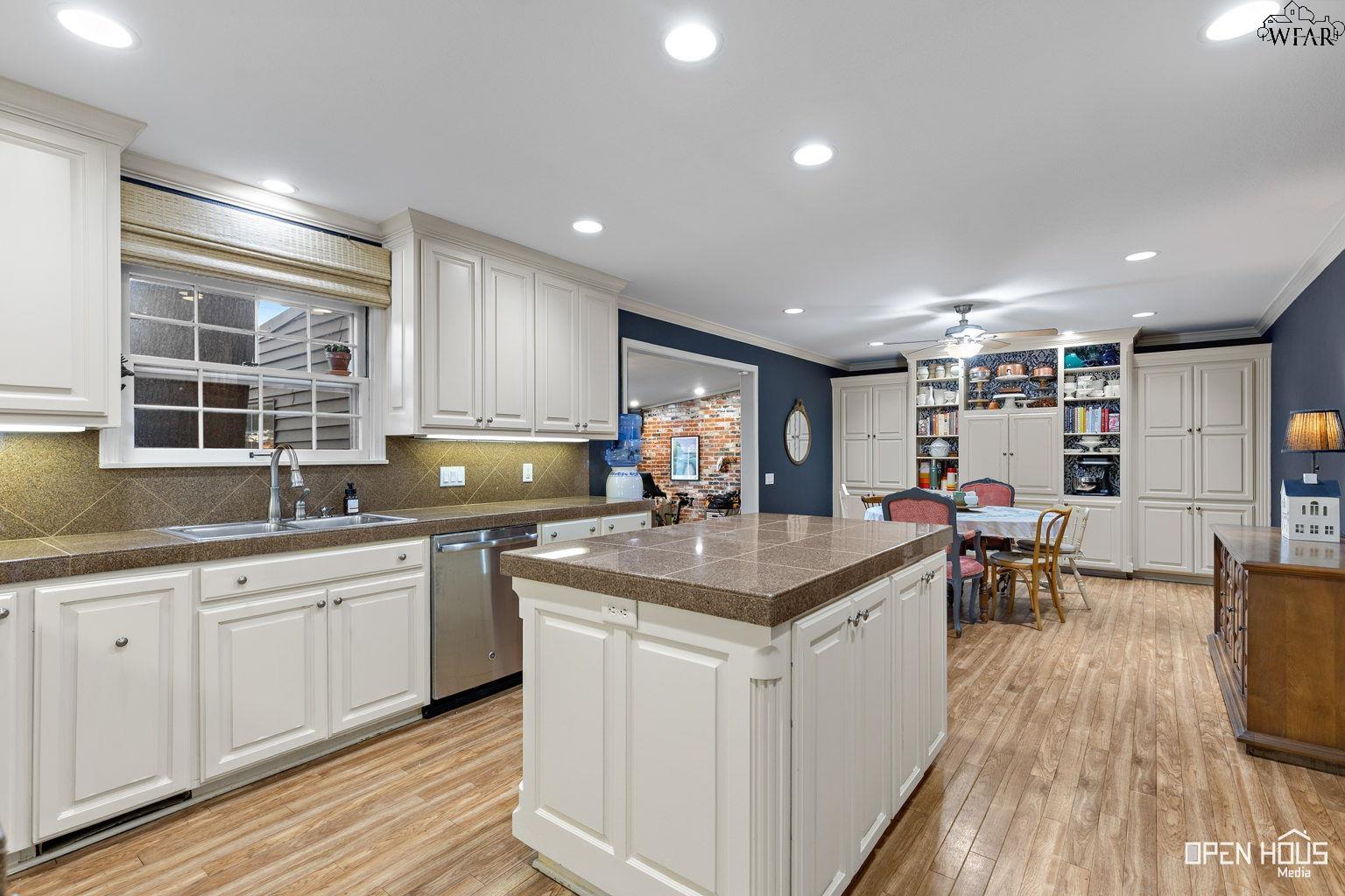 1570 SINGLETON AVENUE