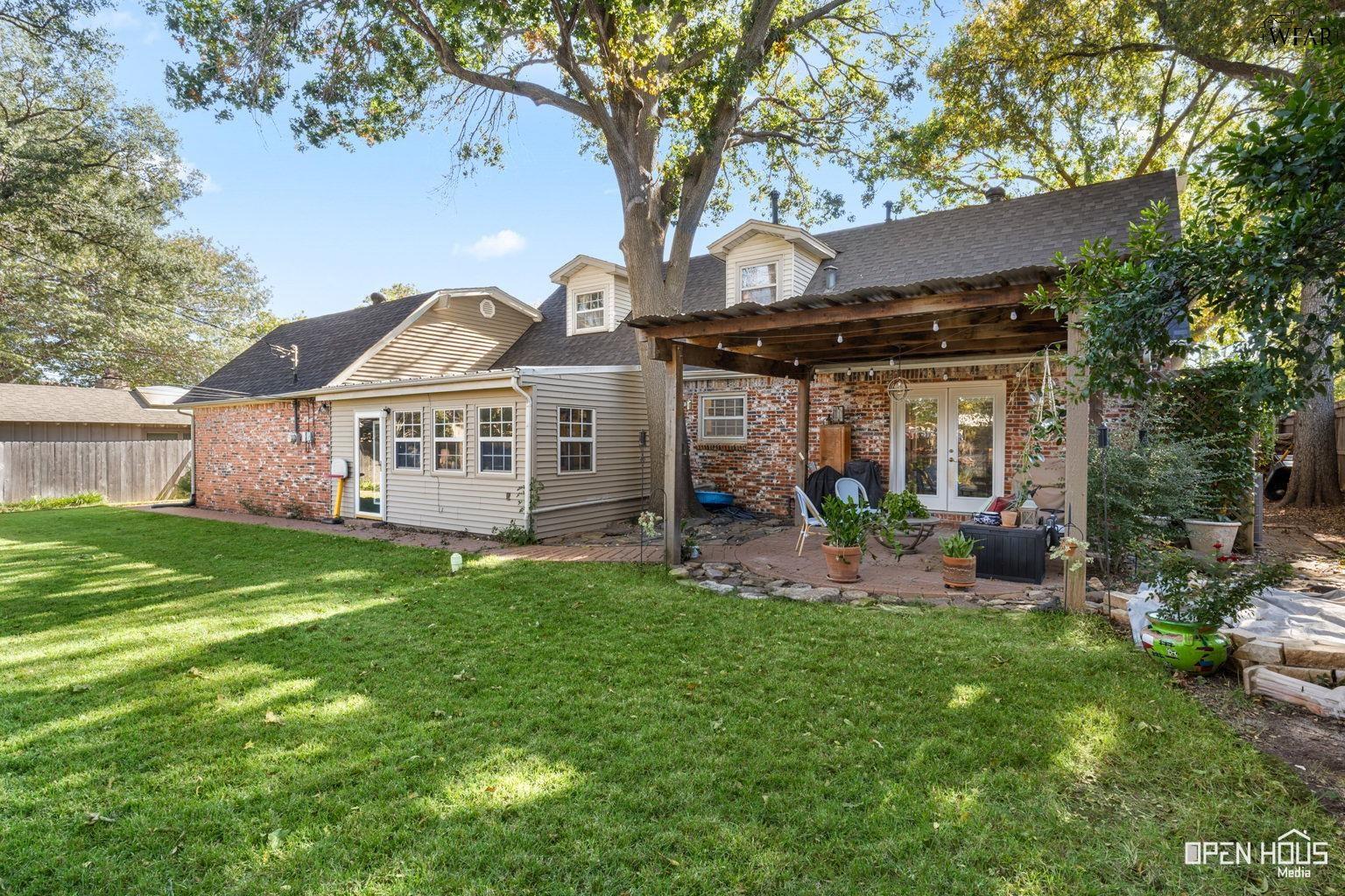 1570 SINGLETON AVENUE