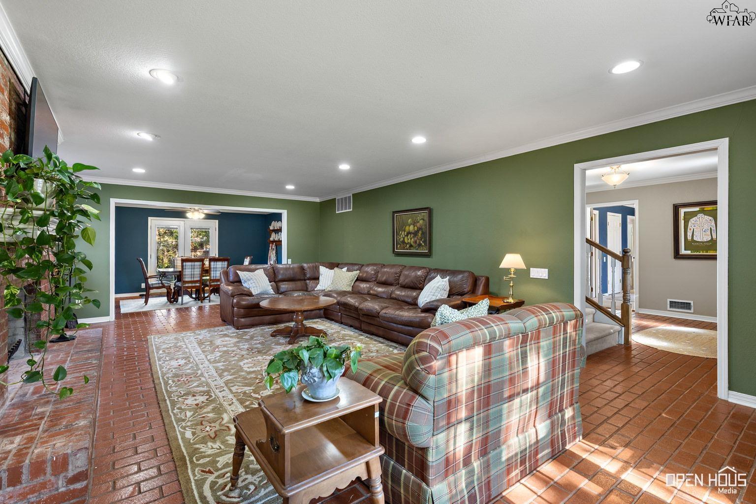 1570 SINGLETON AVENUE