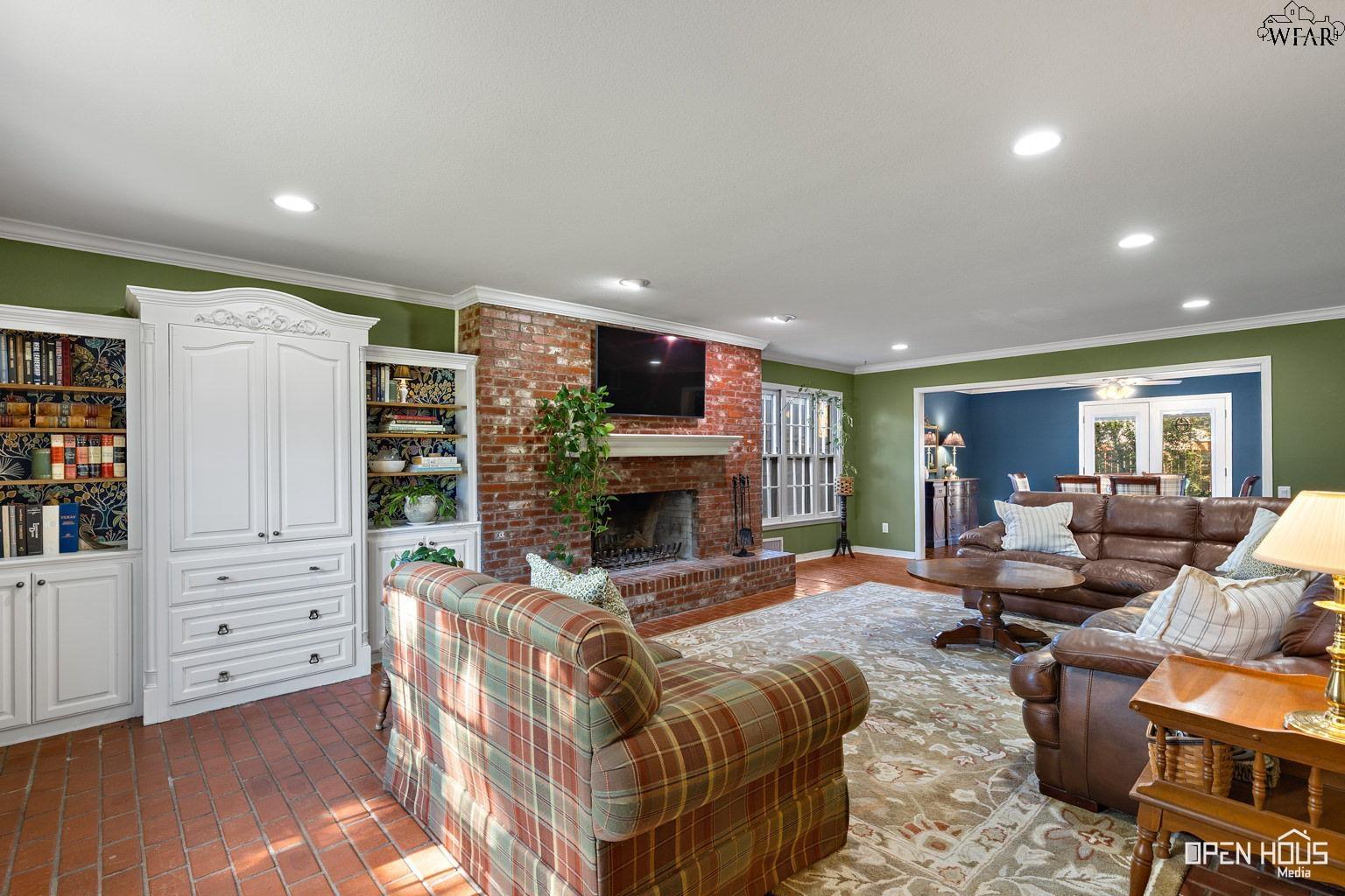 1570 SINGLETON AVENUE