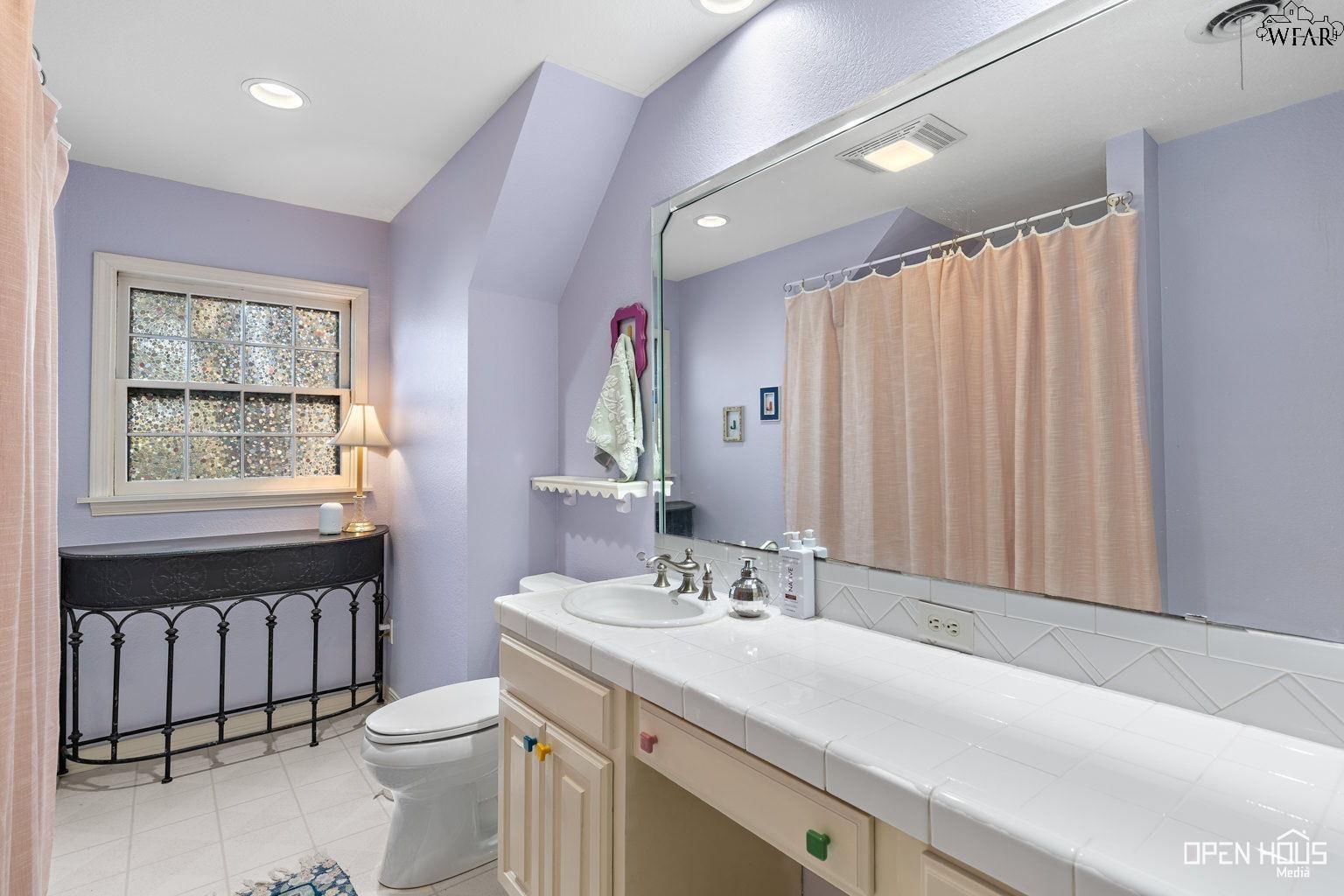 1570 SINGLETON AVENUE