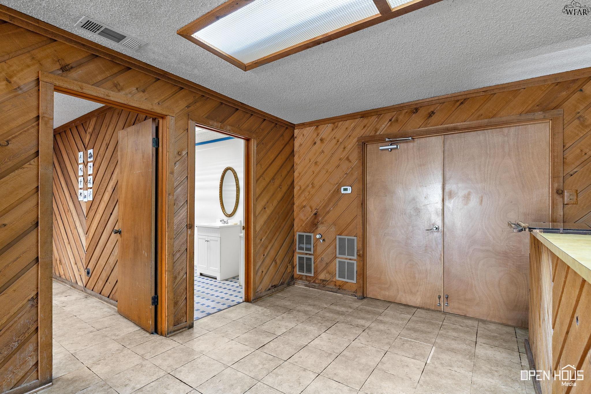 4200 HENRY S GRACE FREEWAY