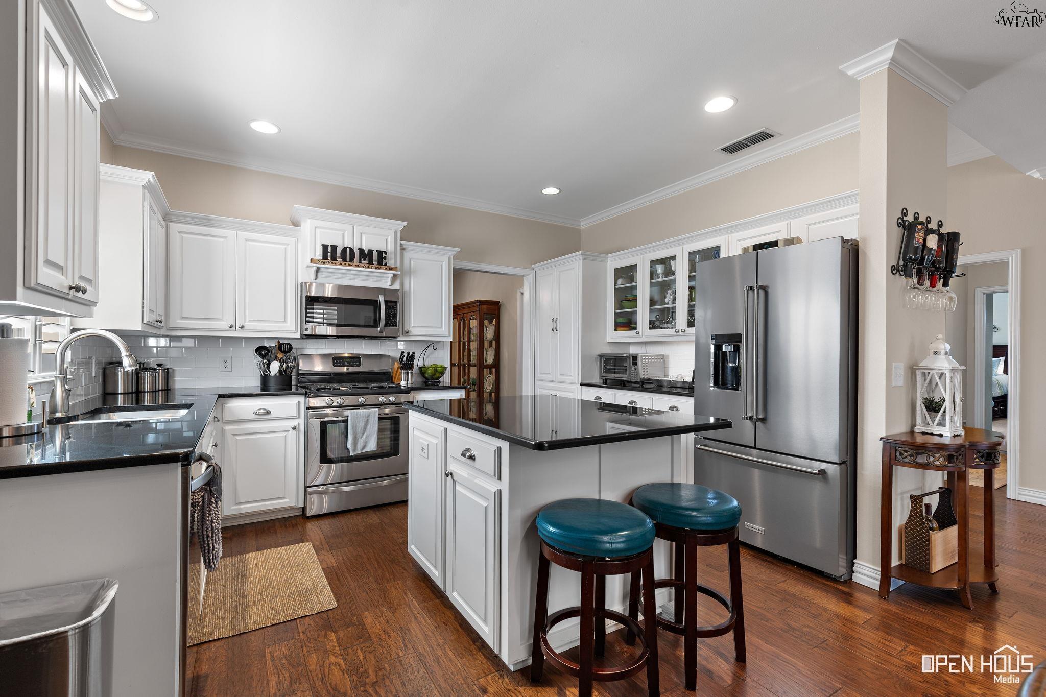 2924 LOMA LINDA LANE