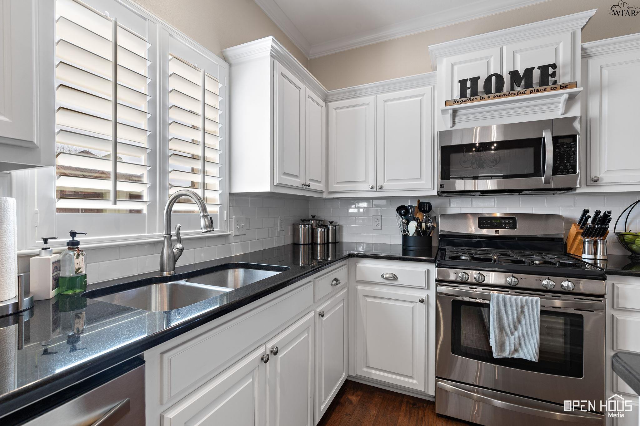 2924 LOMA LINDA LANE