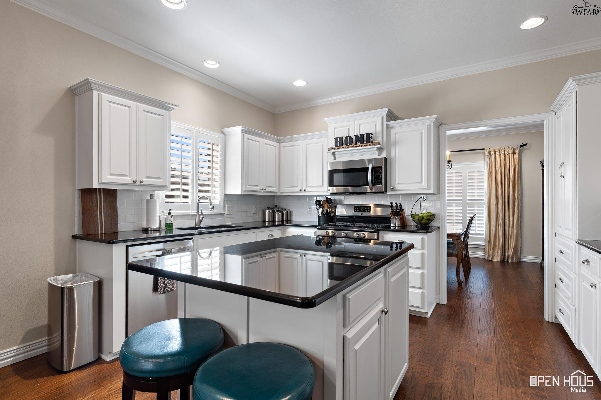 2924 LOMA LINDA LANE