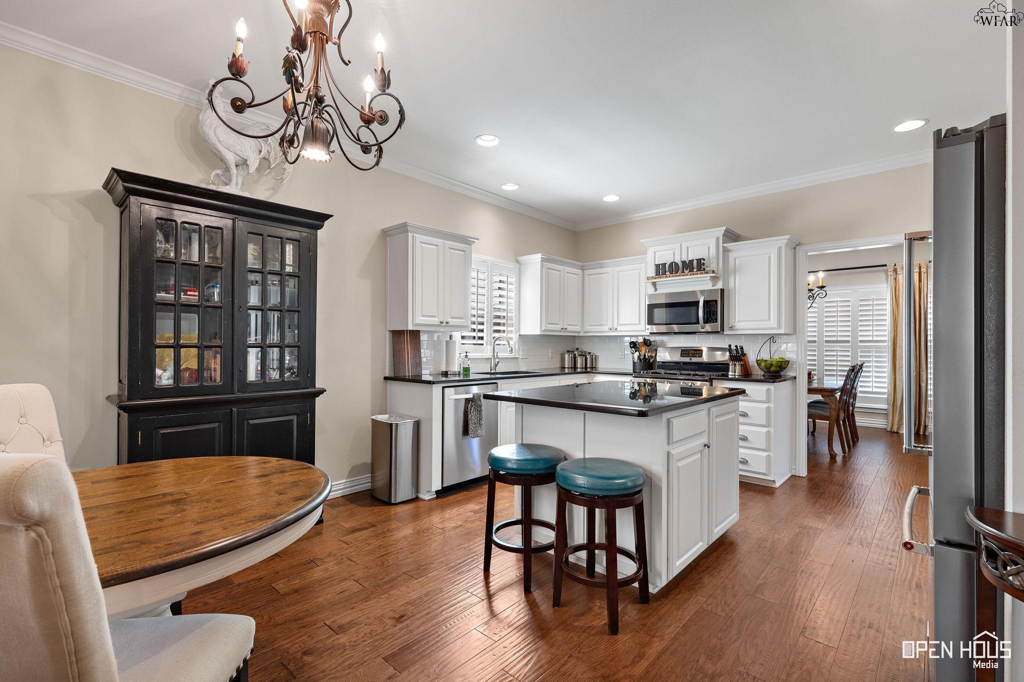 2924 LOMA LINDA LANE