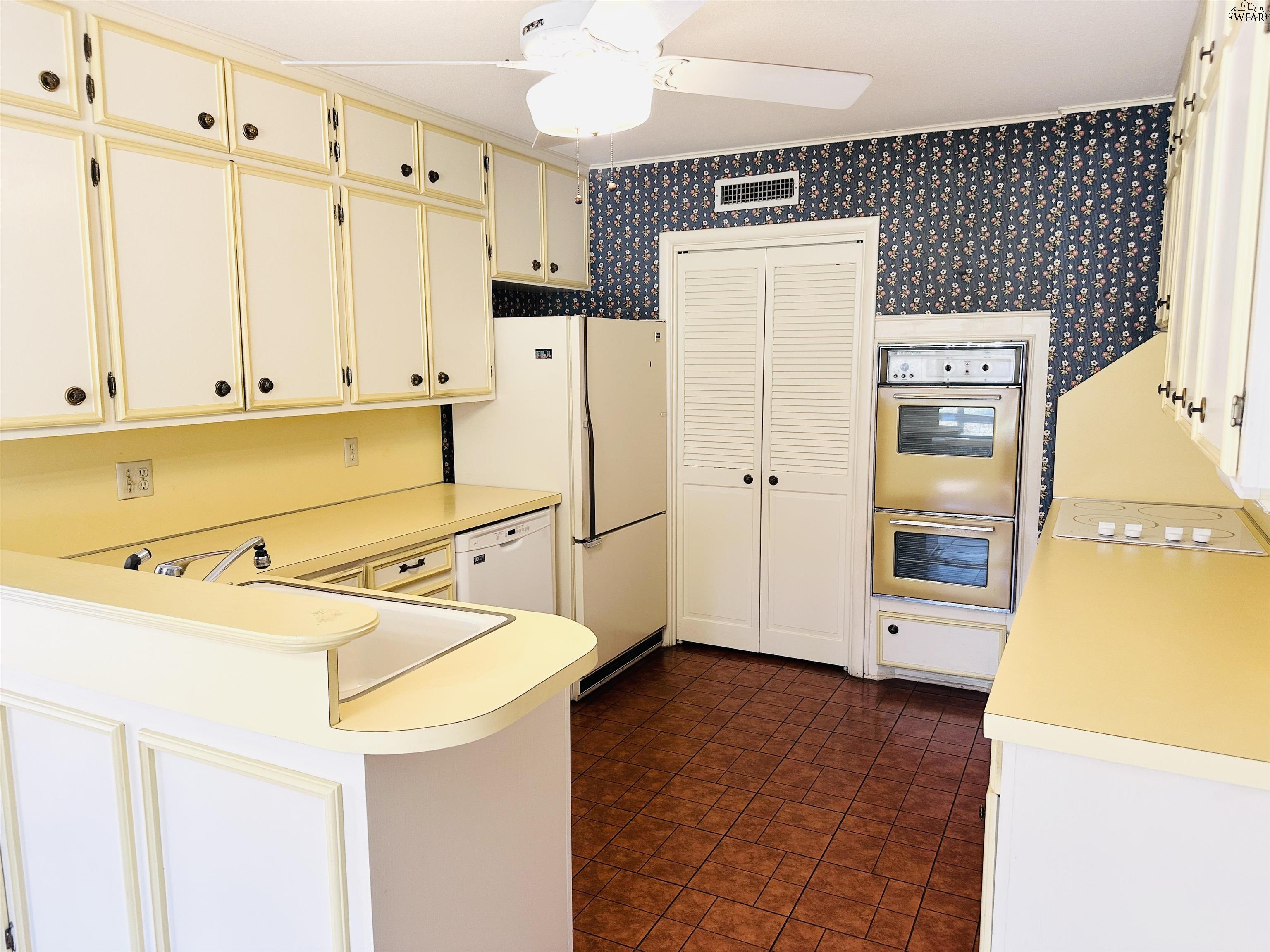 4219 LAKE PARK DRIVE