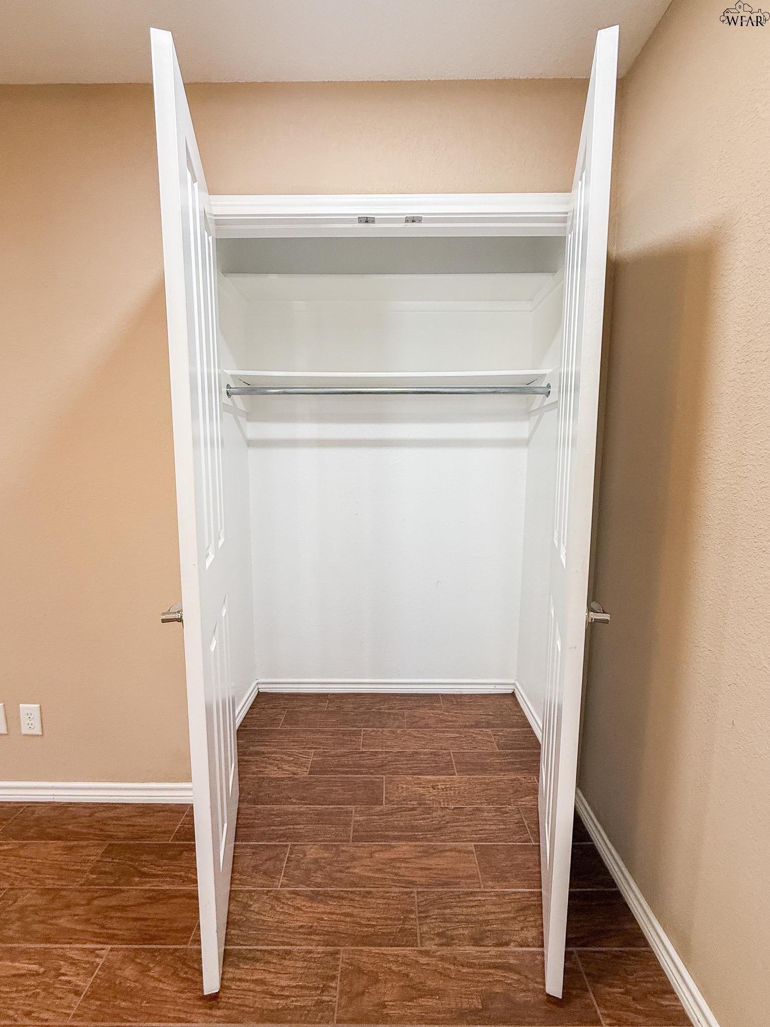 2010 WINDMILL LAKE AVENUE