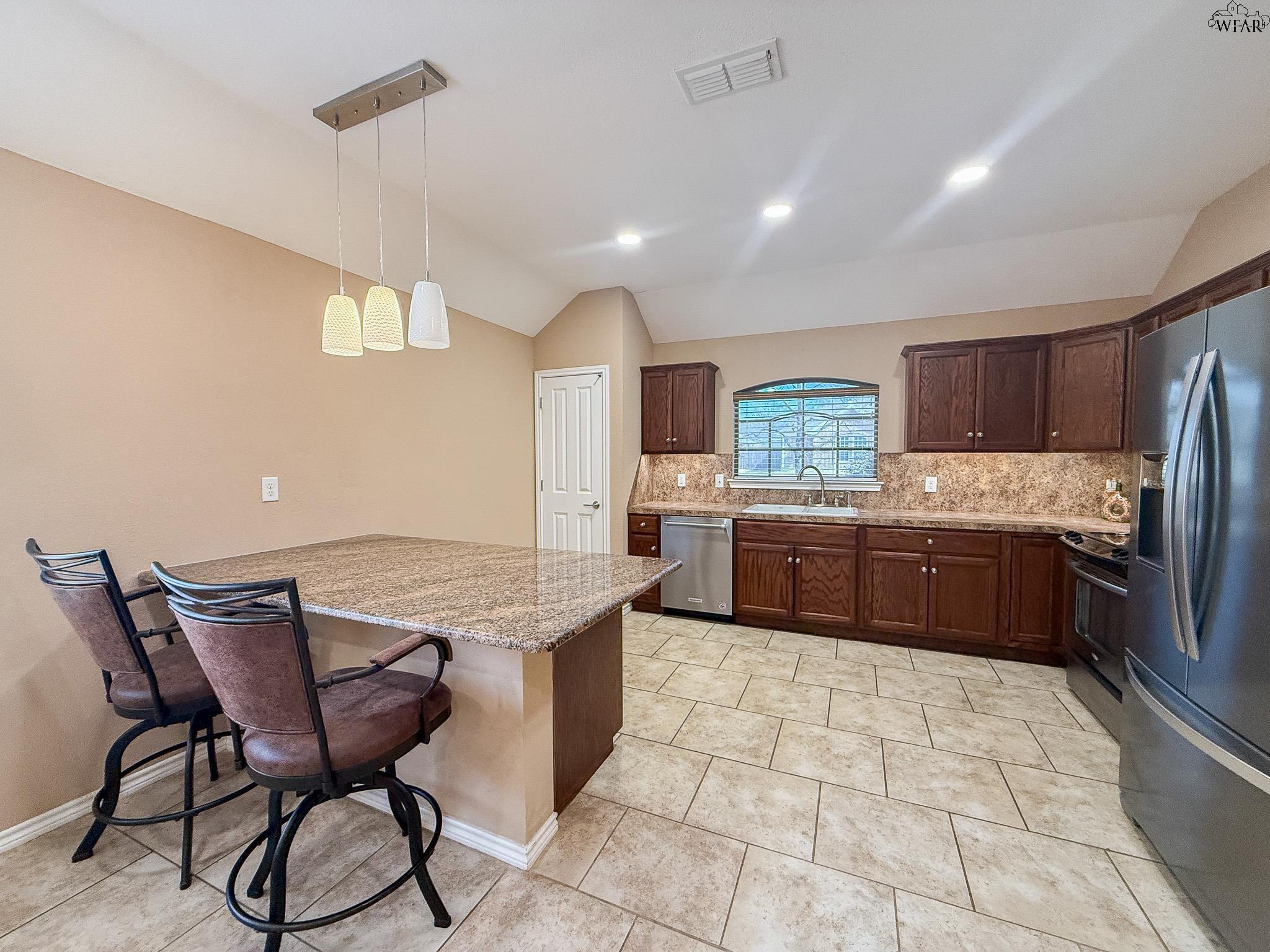 2010 WINDMILL LAKE AVENUE