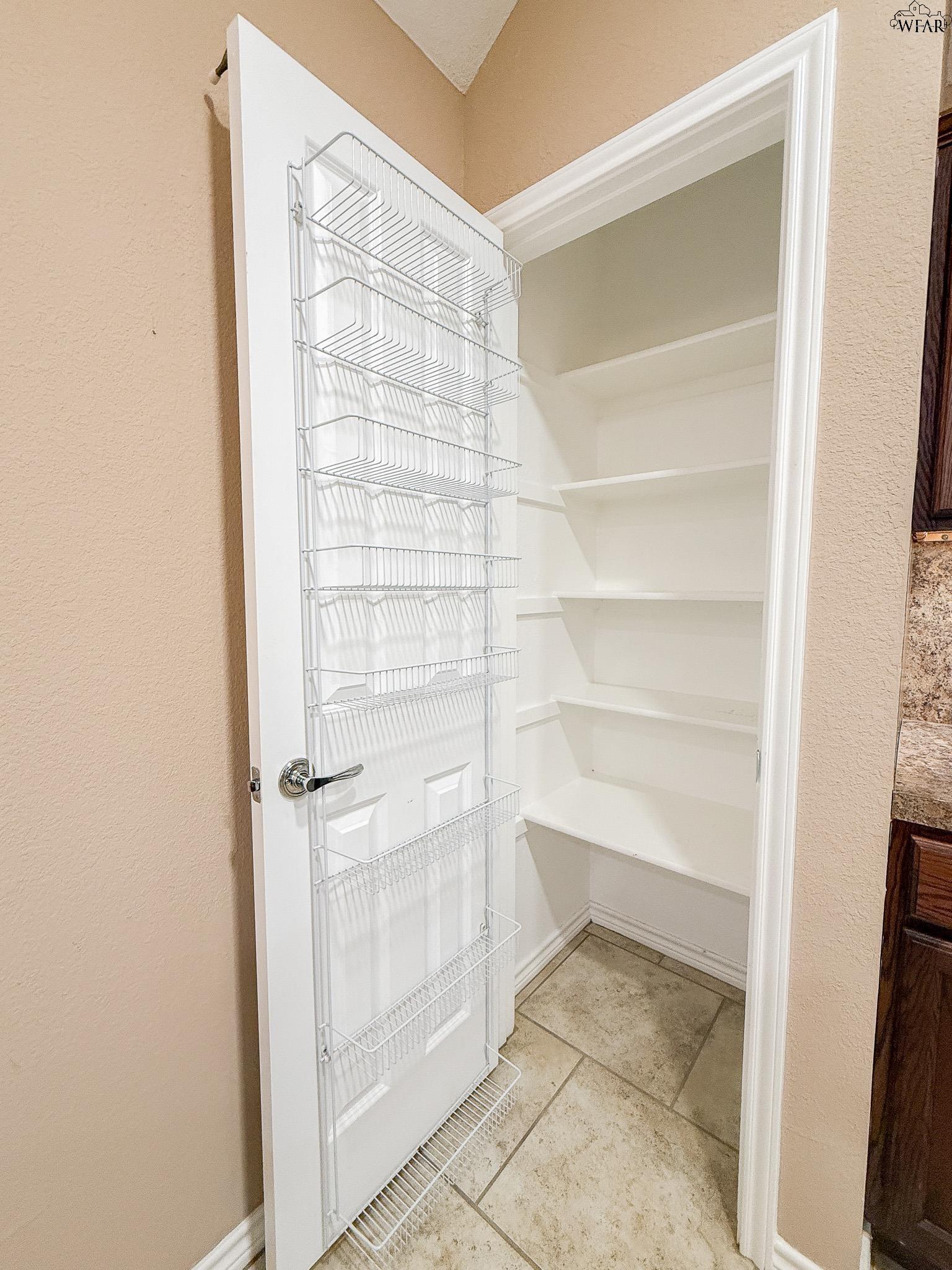 2010 WINDMILL LAKE AVENUE