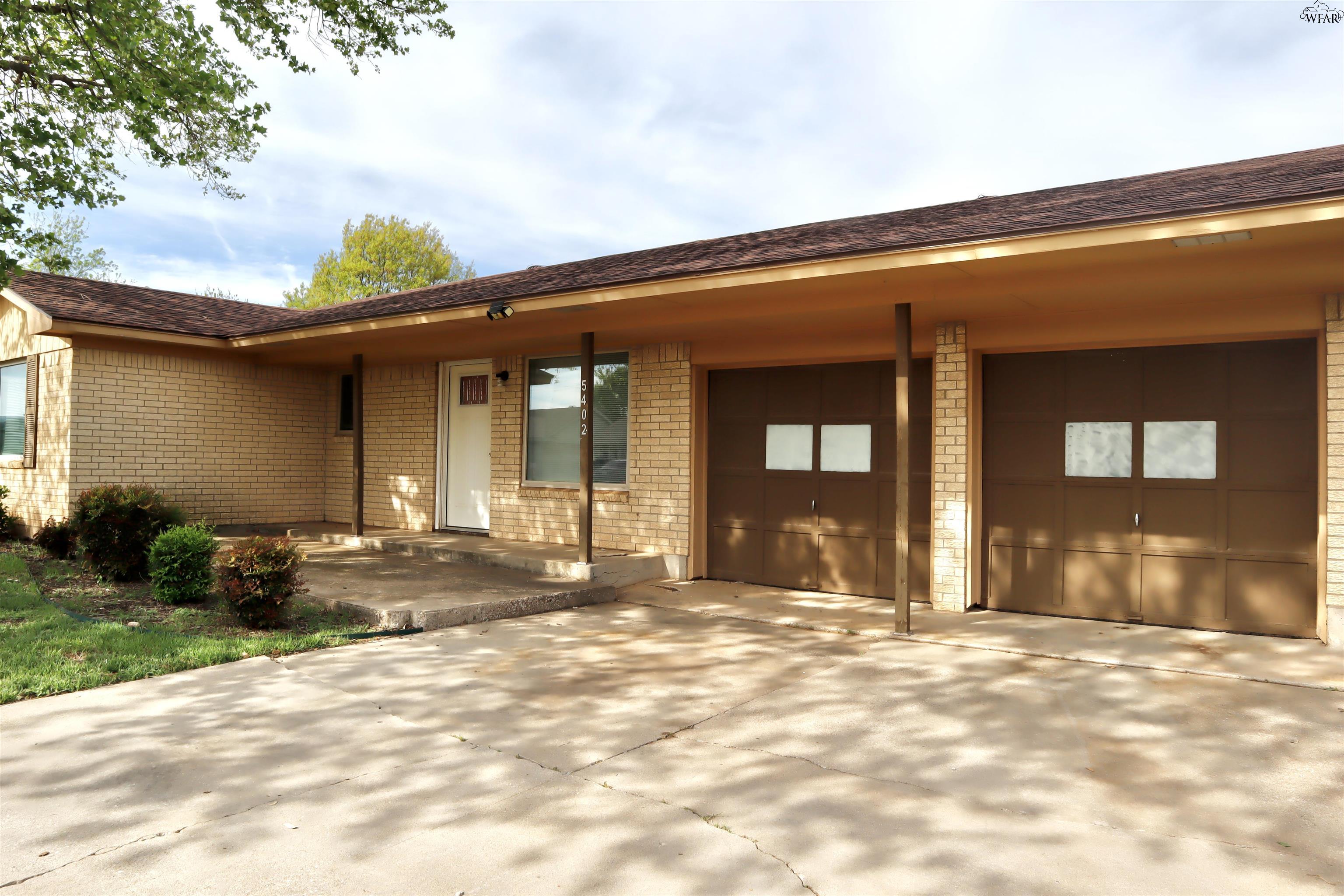 5402 HOOPER DRIVE