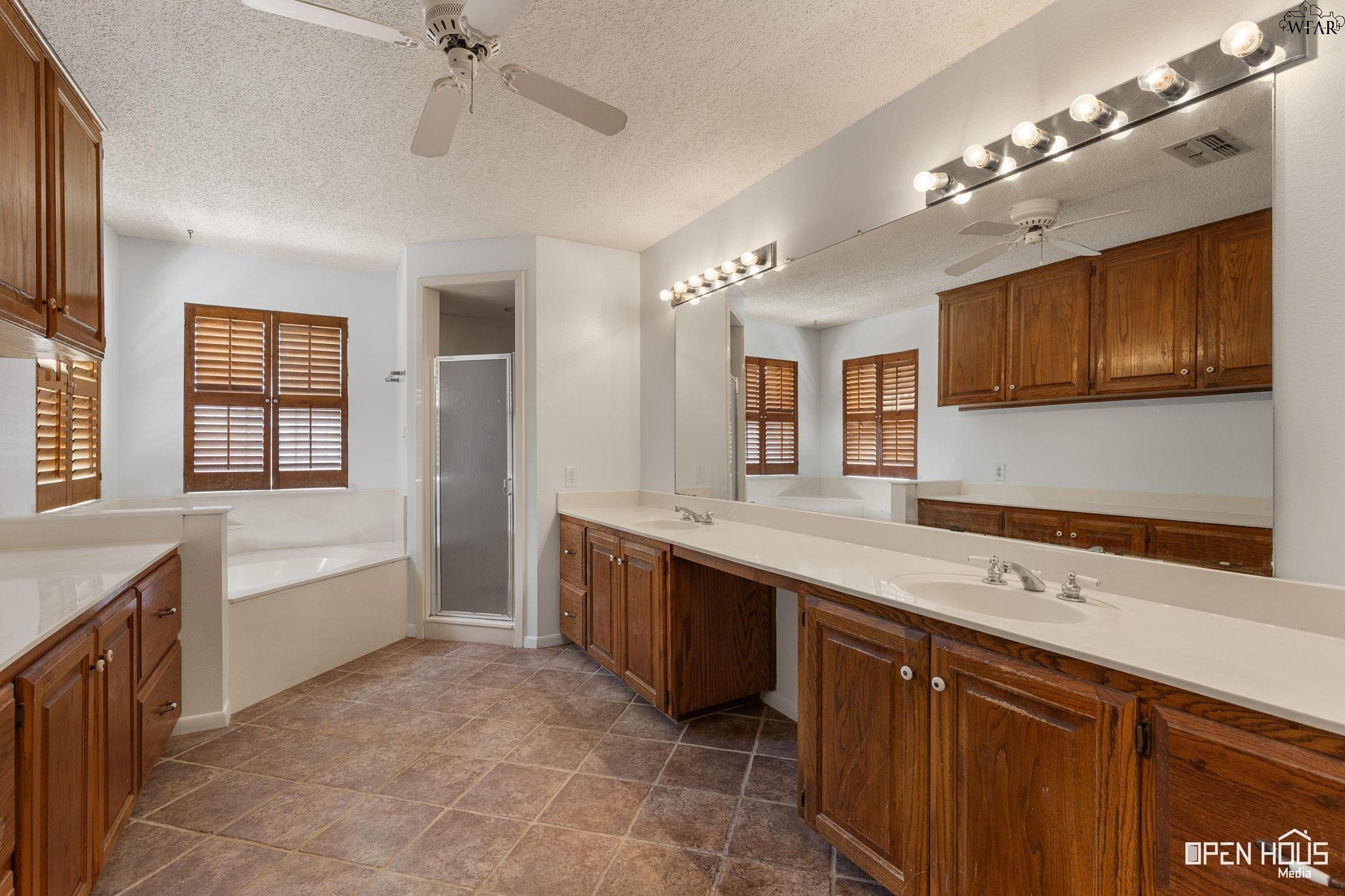 402 N FM 369