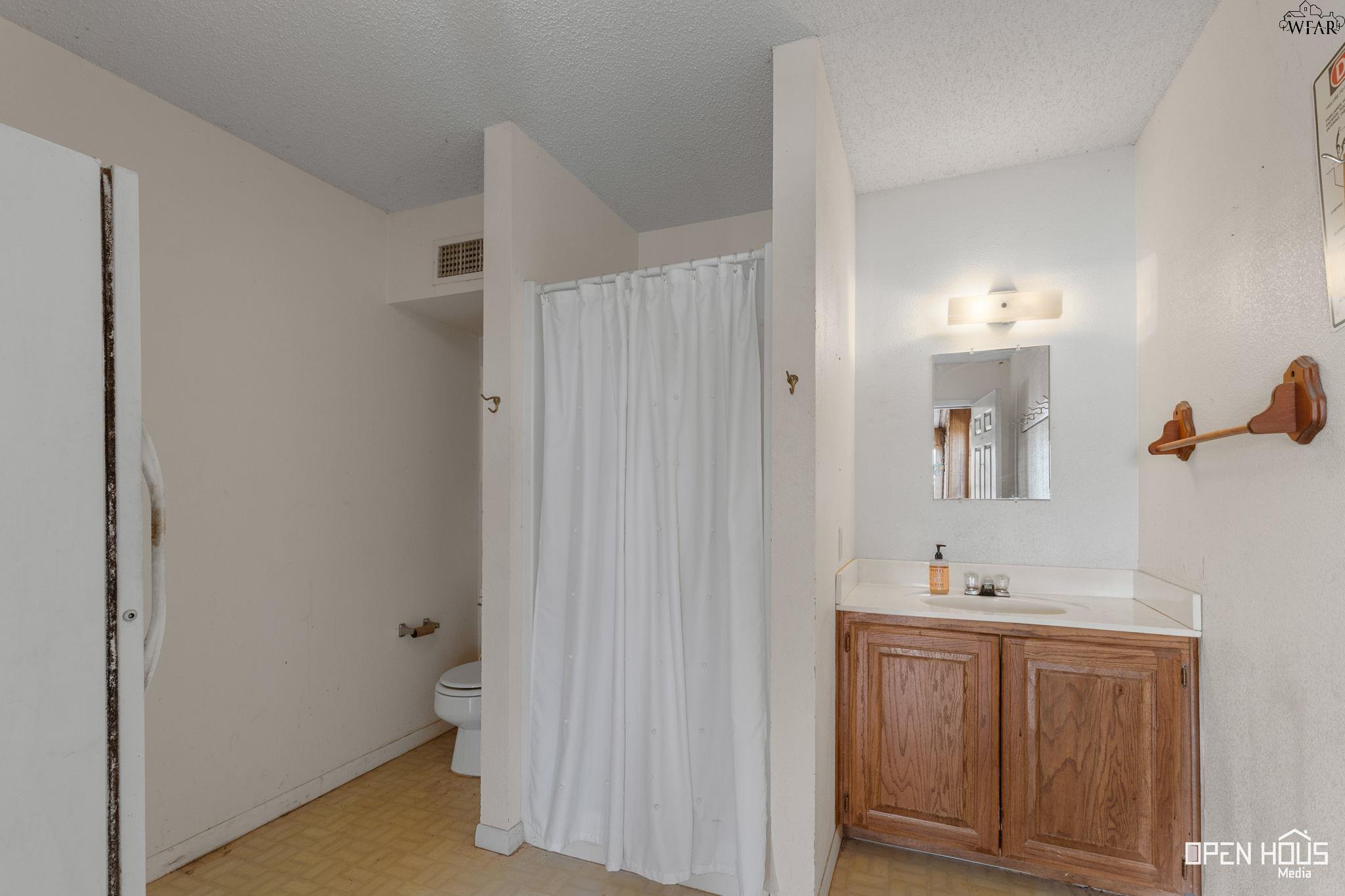 402 N FM 369