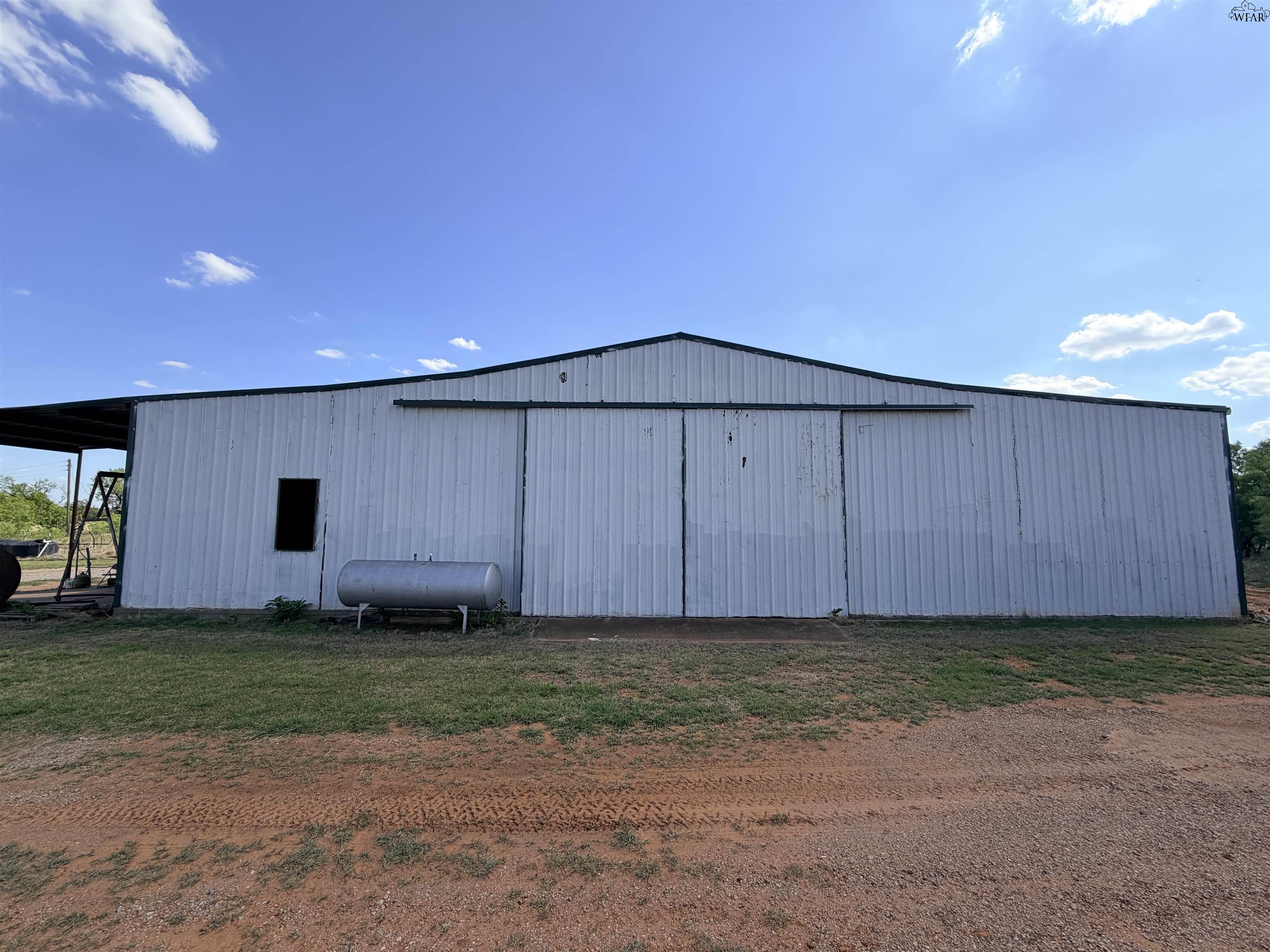 402 N FM 369