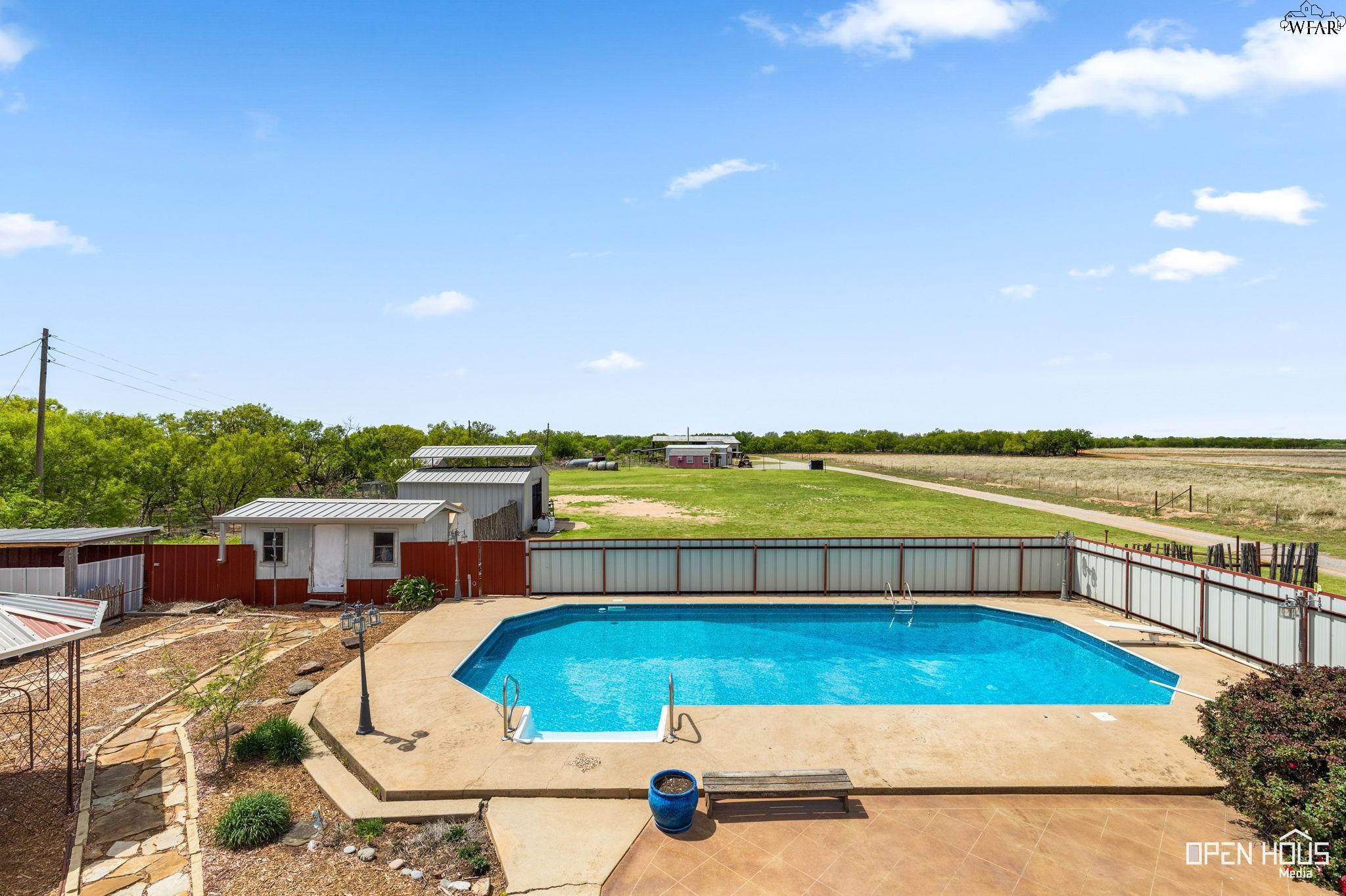 402 N FM 369