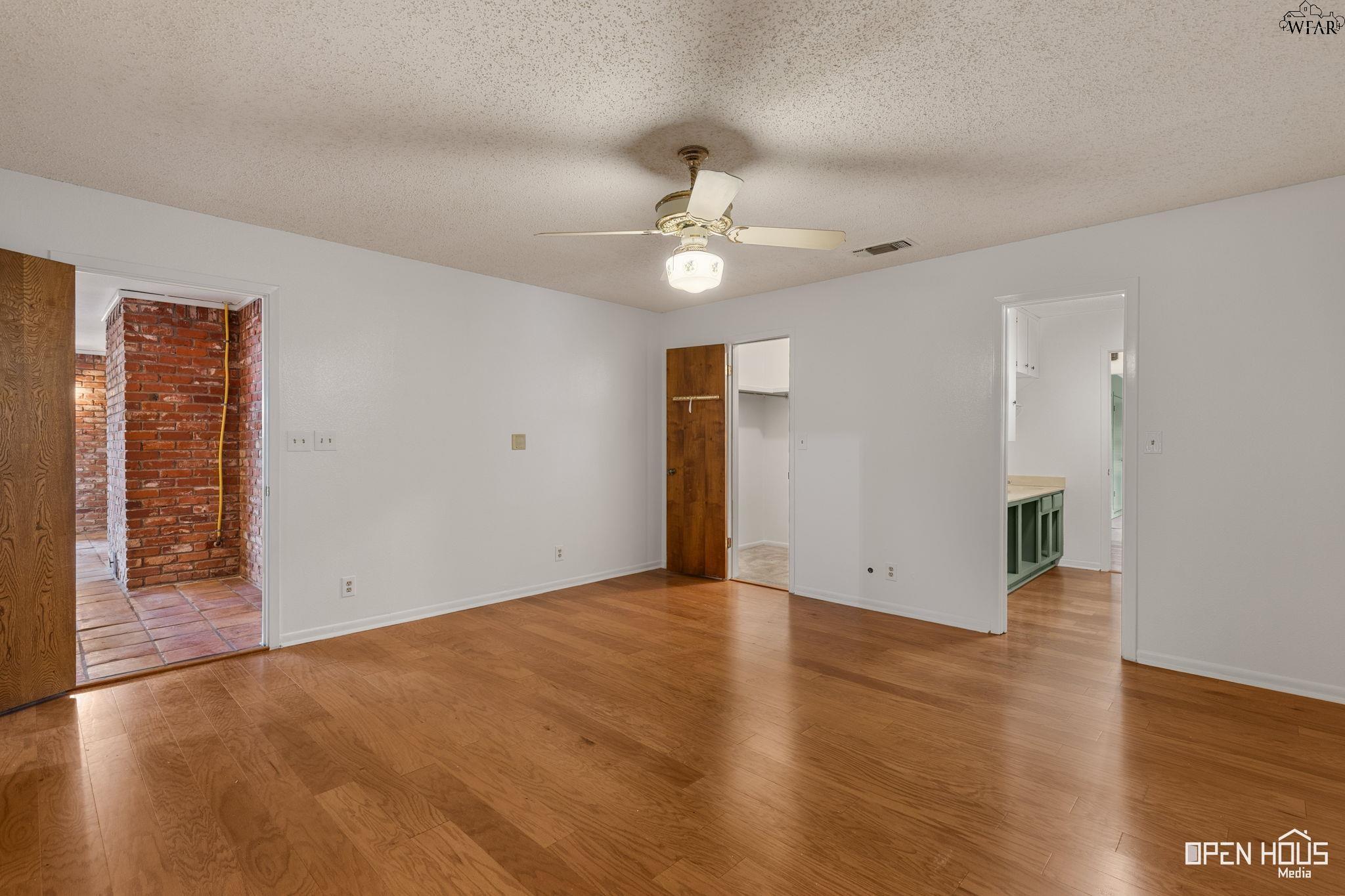 402 N FM 369