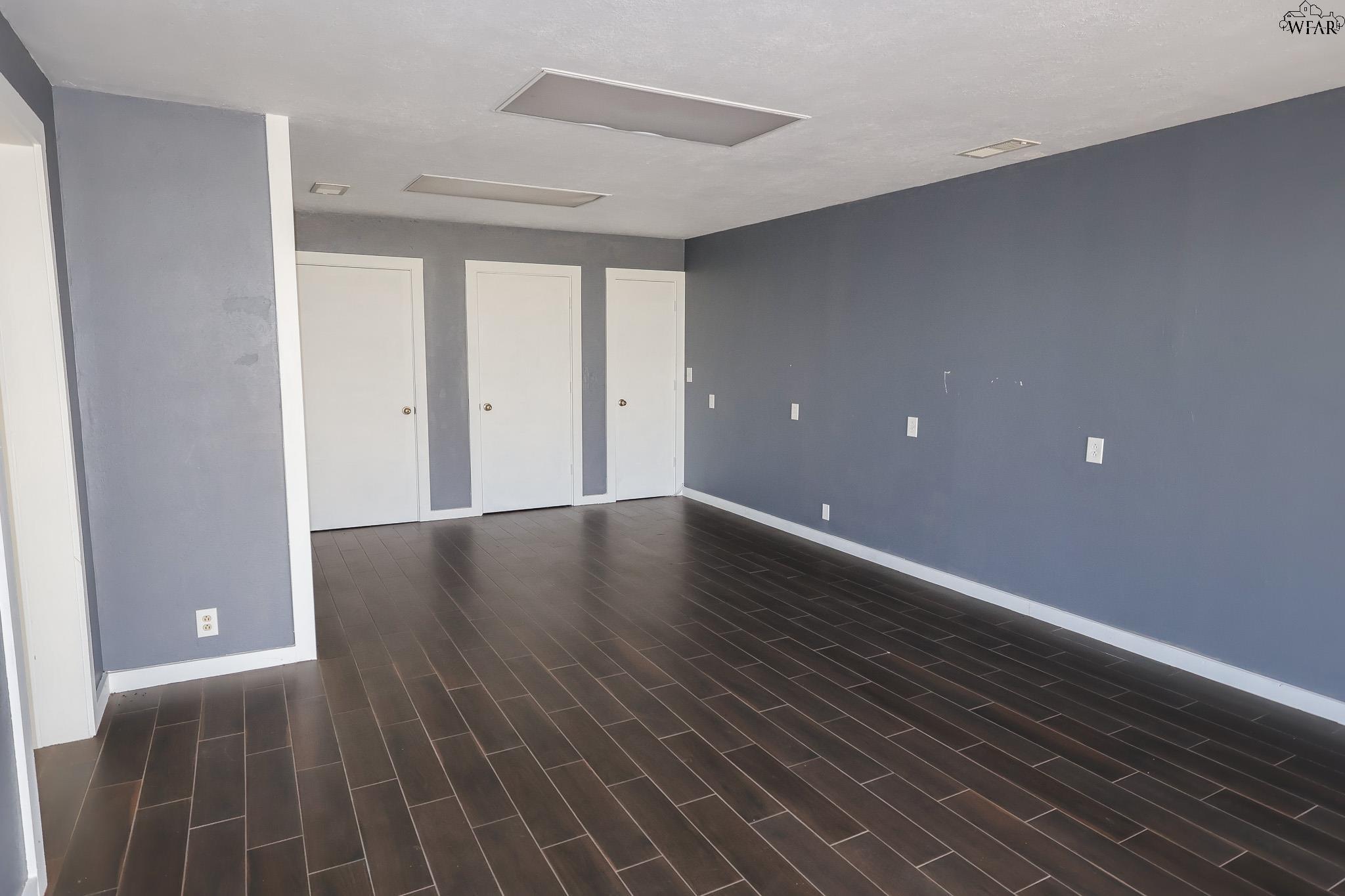 284, 288 W JENTSCH ROAD
