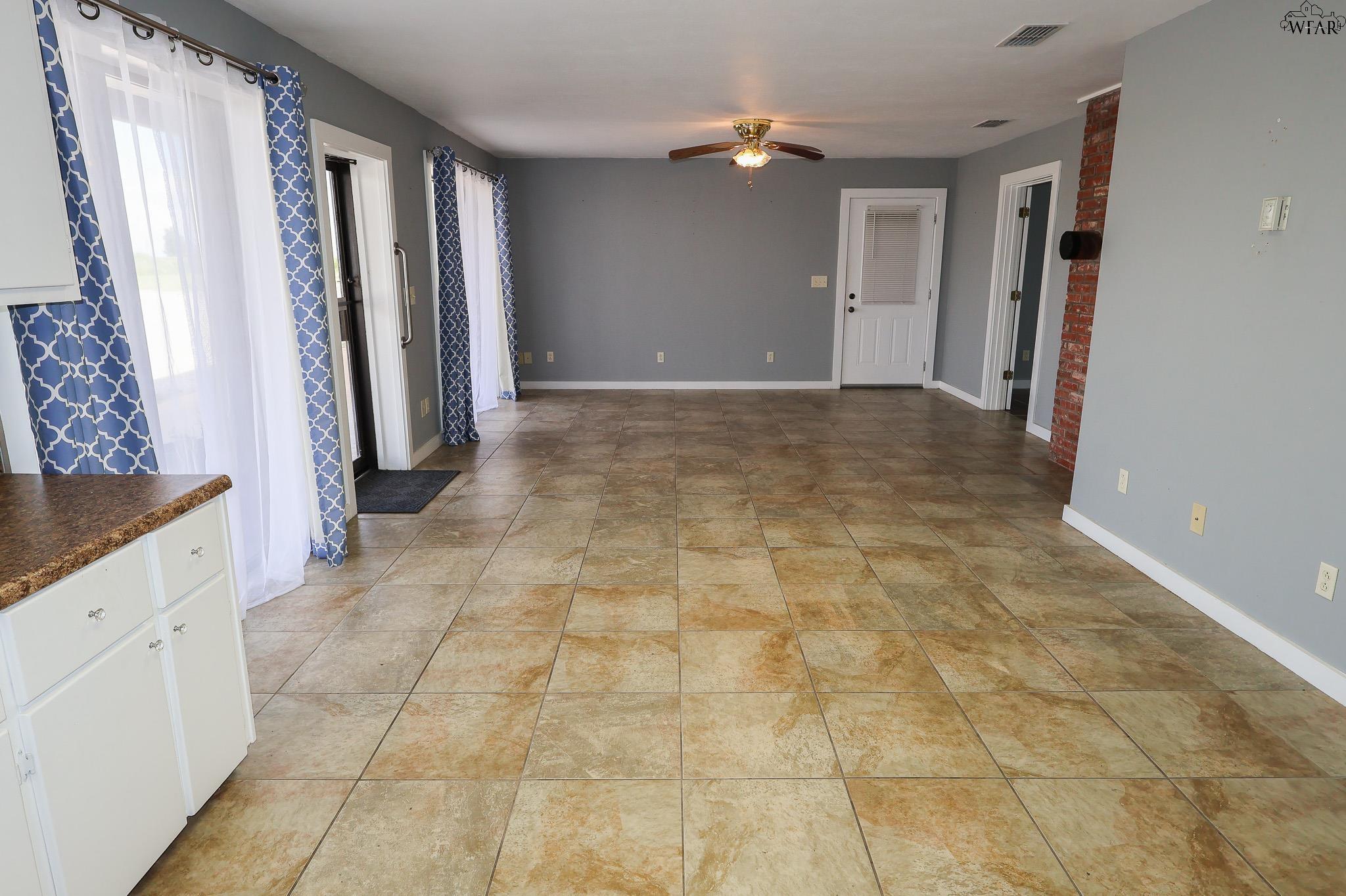284, 288 W JENTSCH ROAD