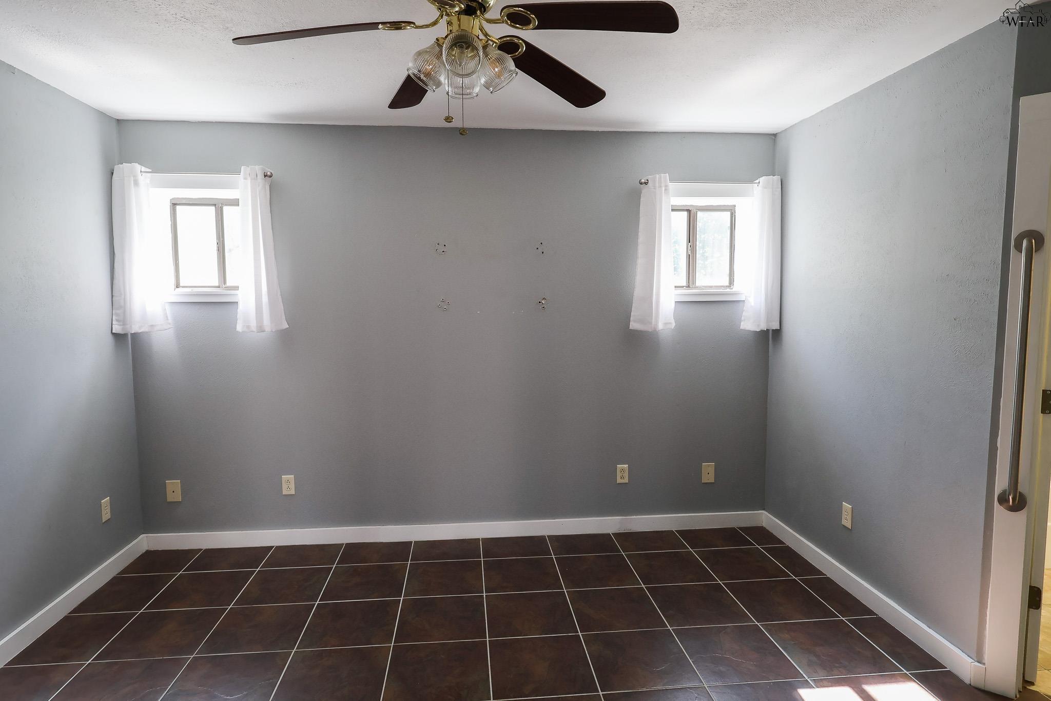 284, 288 W JENTSCH ROAD