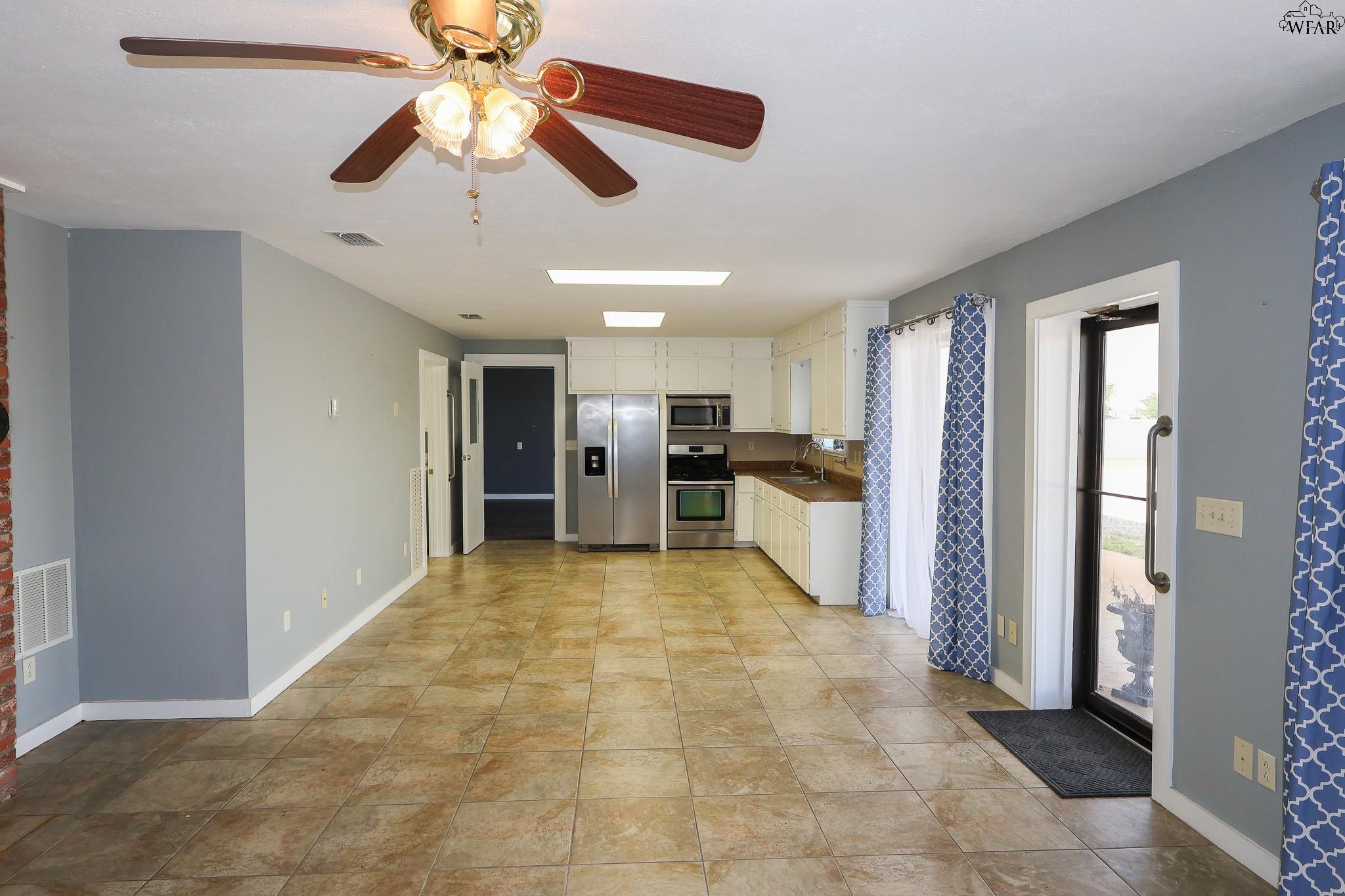 284, 288 W JENTSCH ROAD