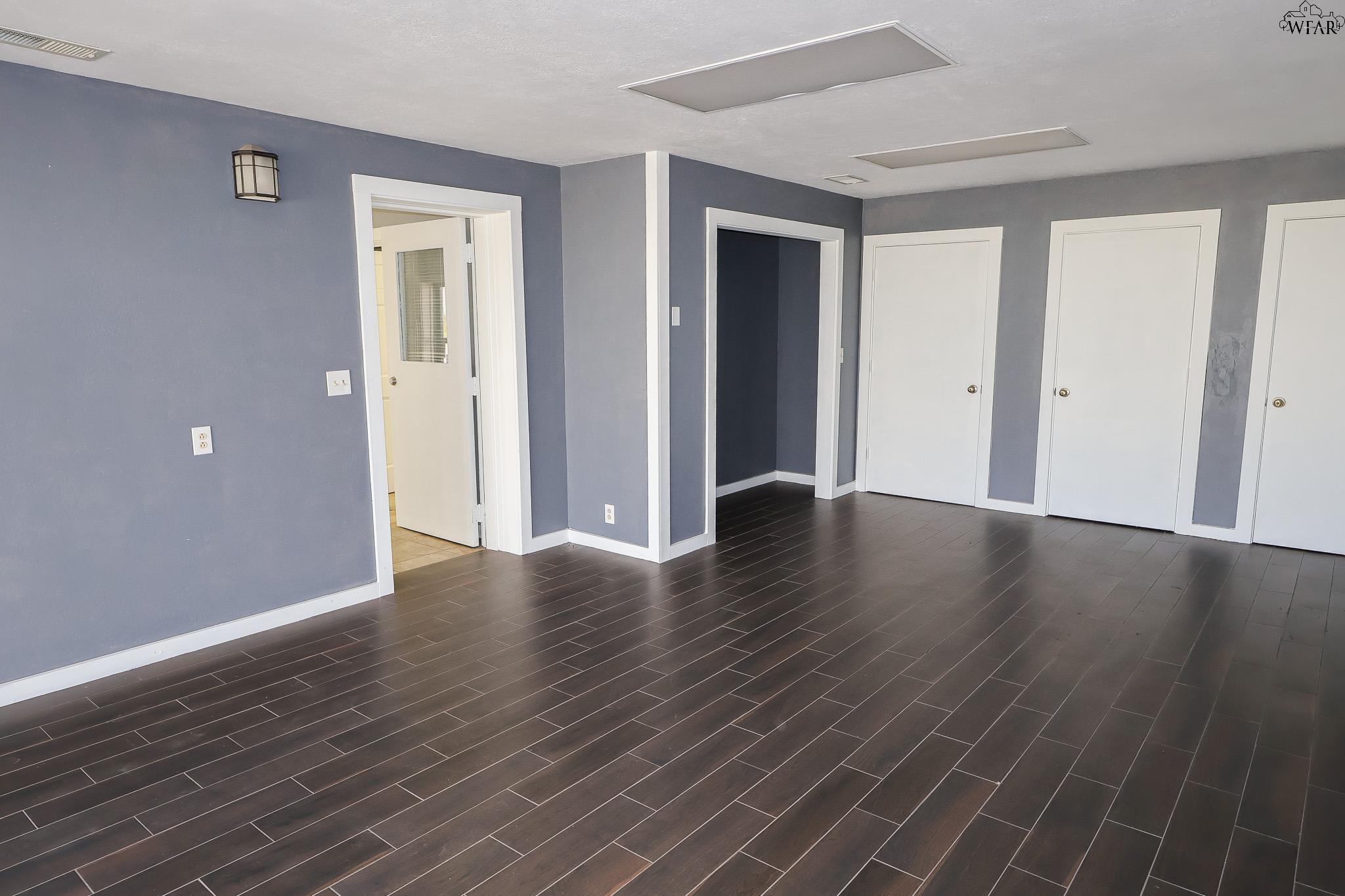 284, 288 W JENTSCH ROAD