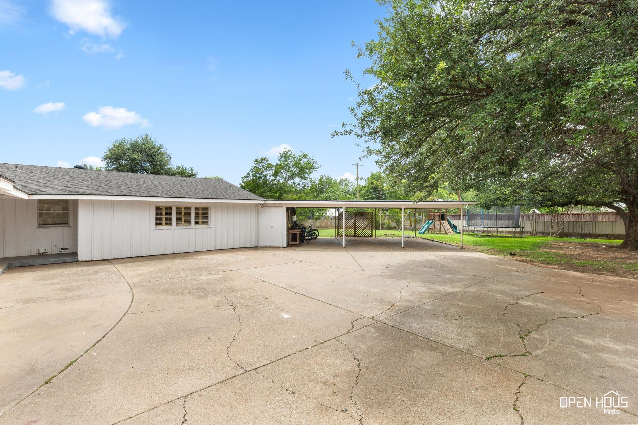 4516 LAKE PARK DRIVE