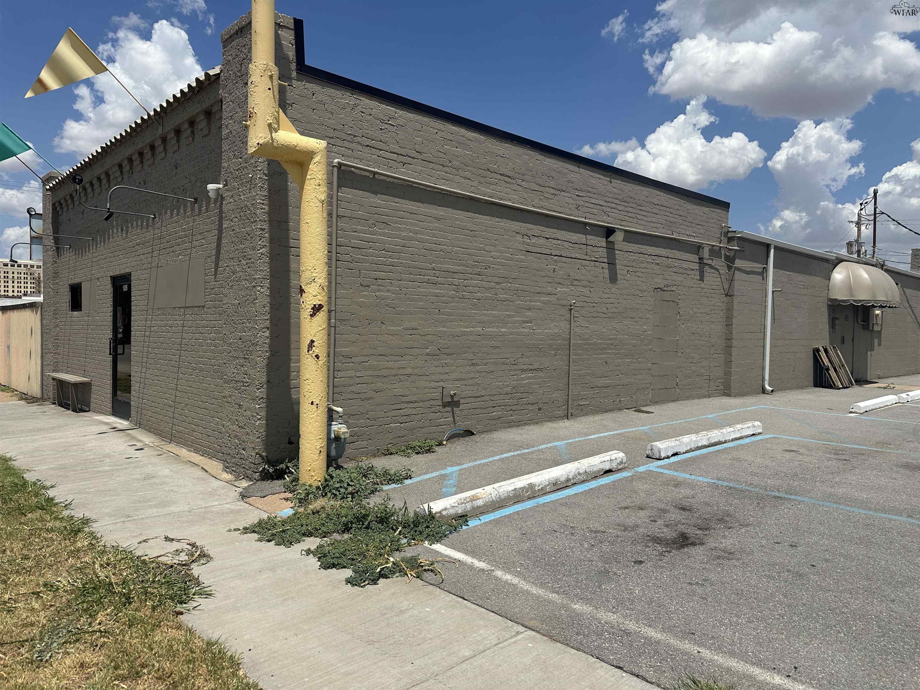 1205 LAMAR STREET