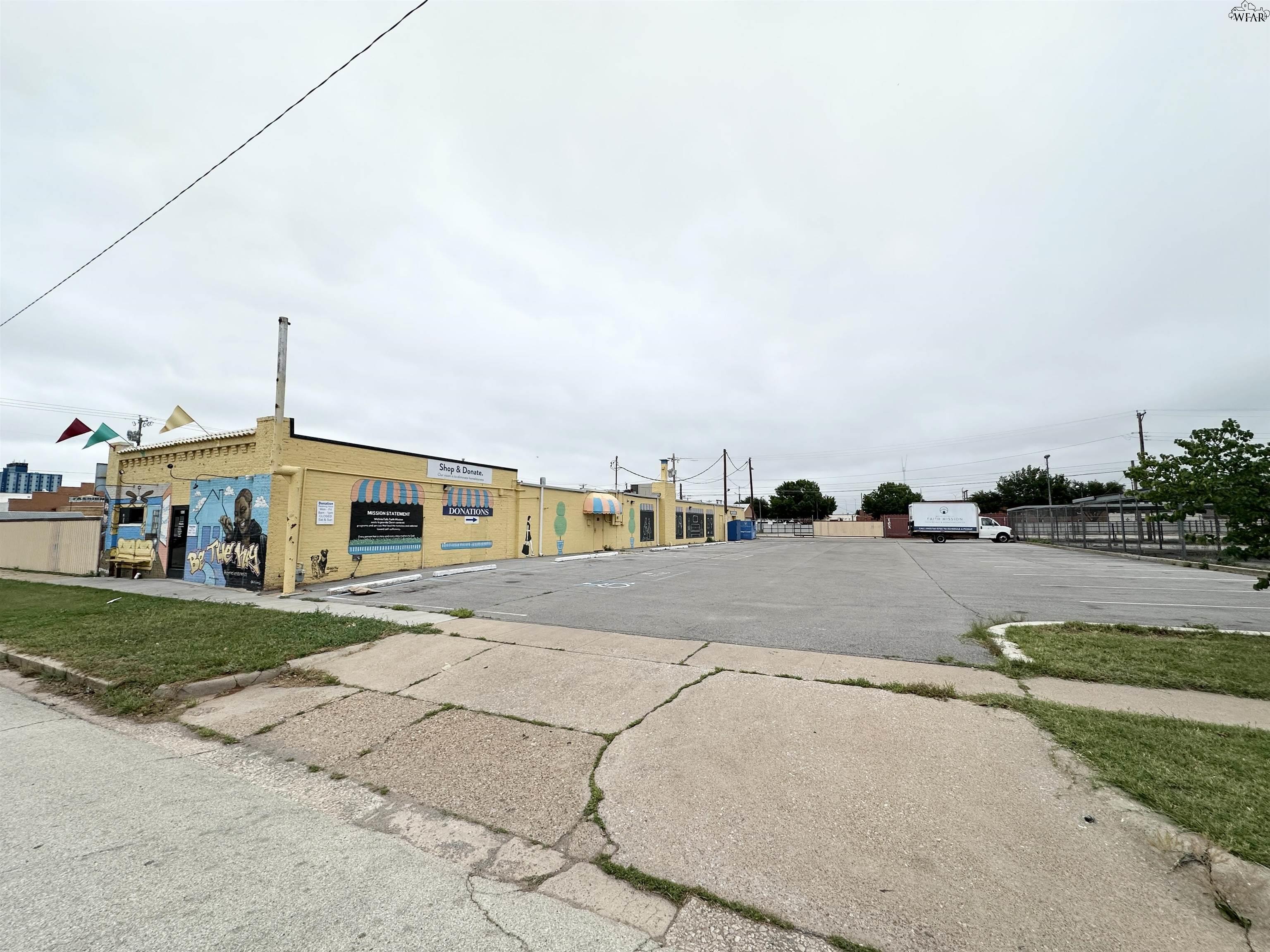 1205 LAMAR STREET
