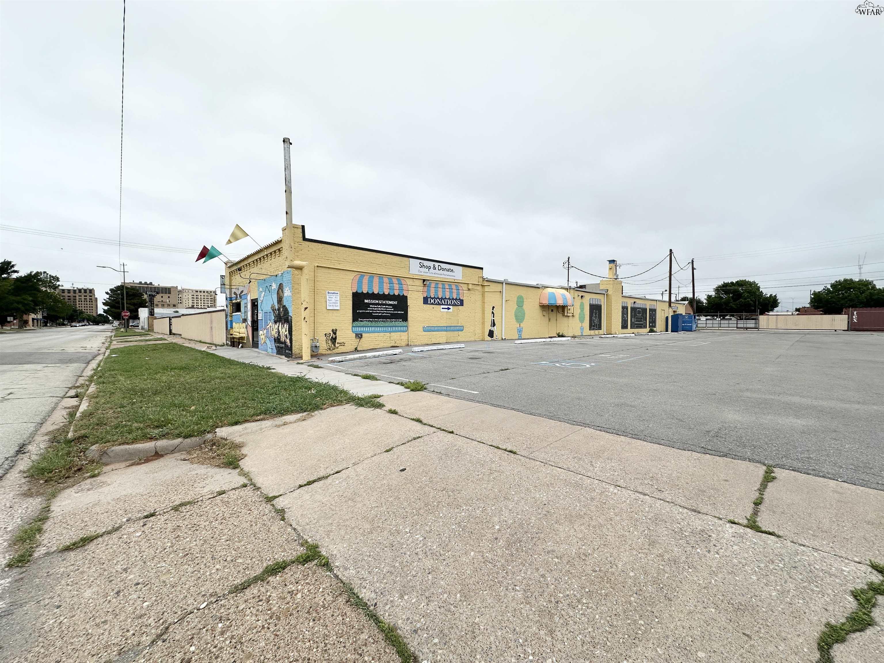 1205 LAMAR STREET