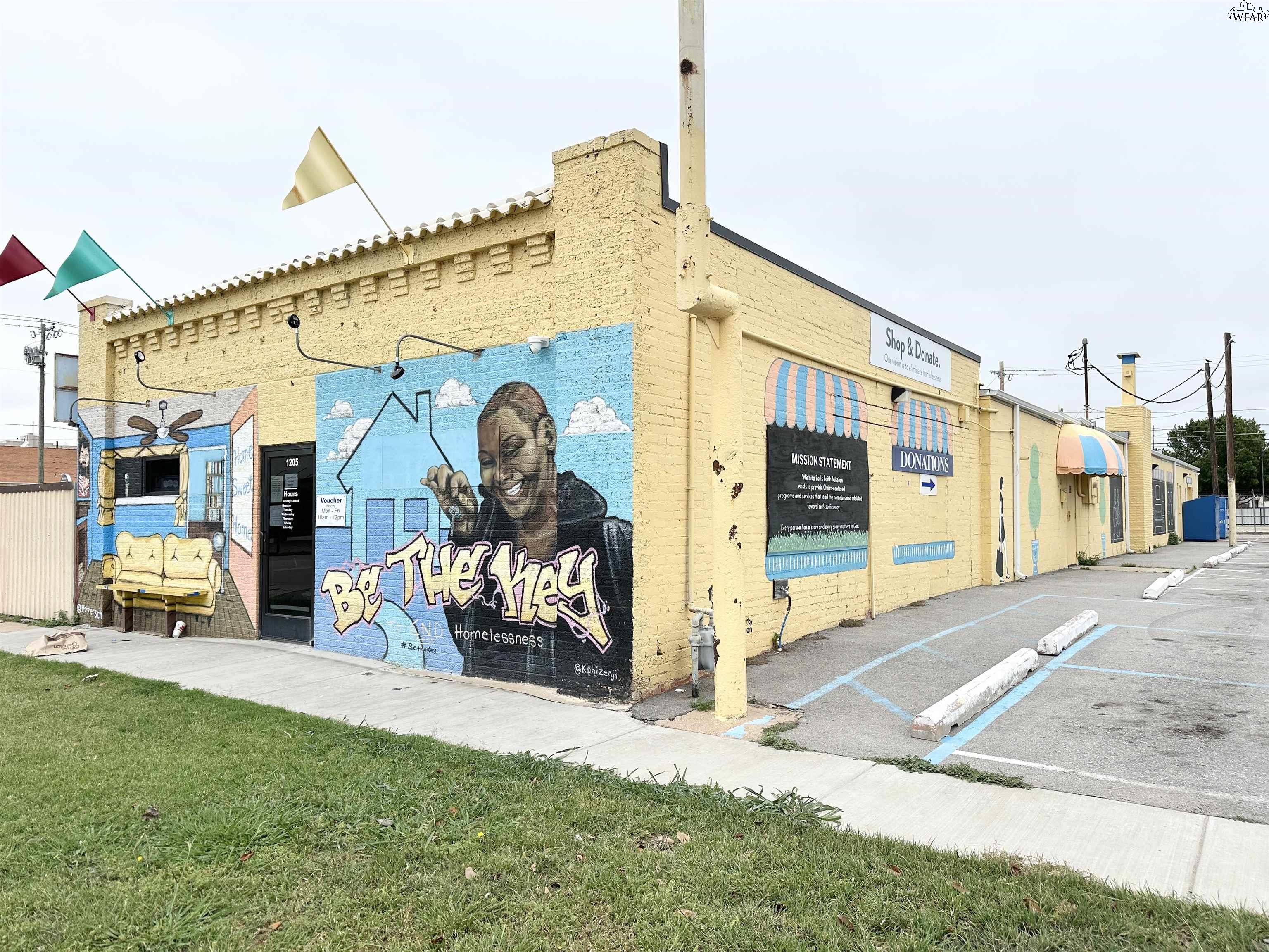 1205 LAMAR STREET