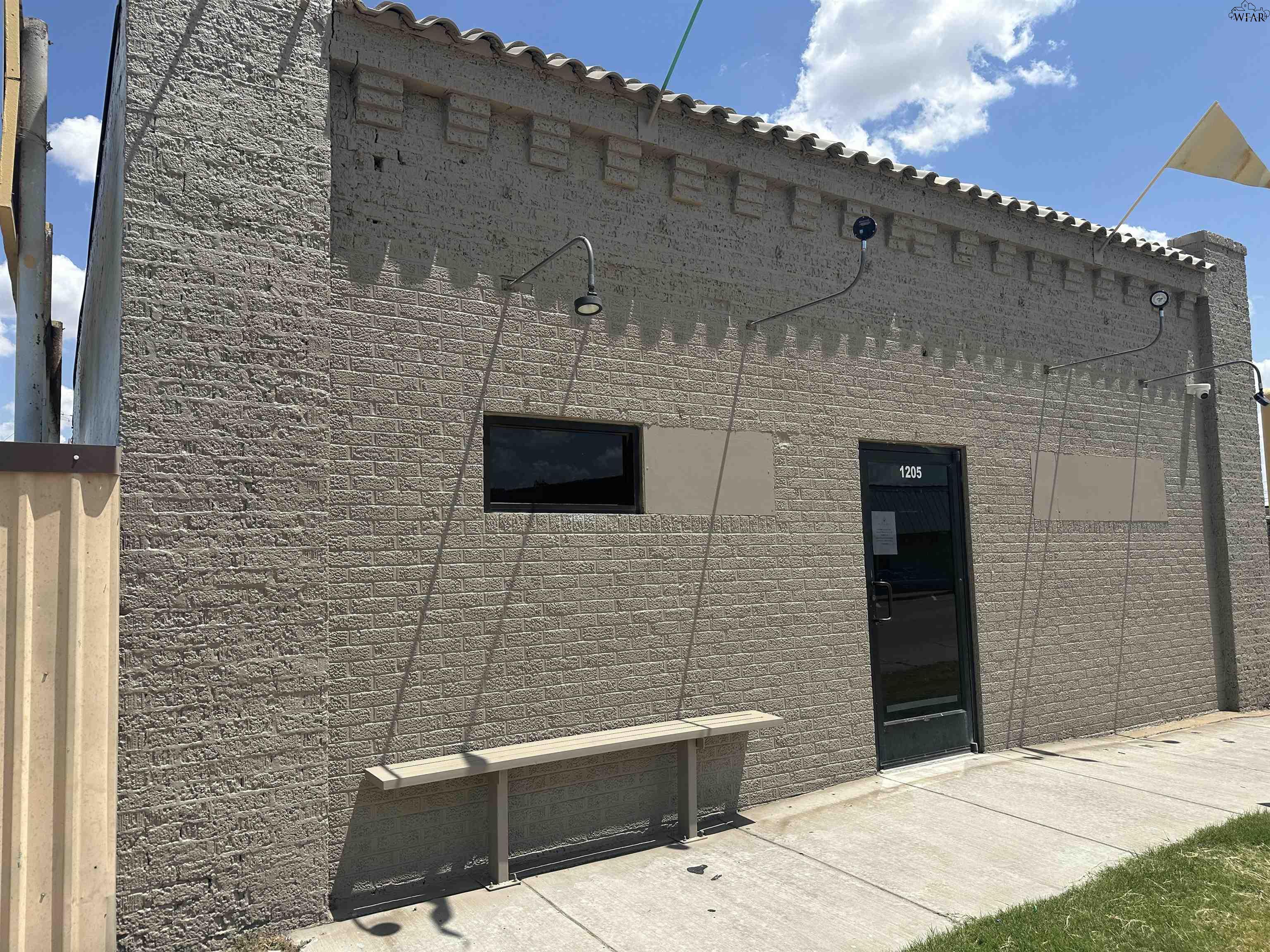 1205 LAMAR STREET
