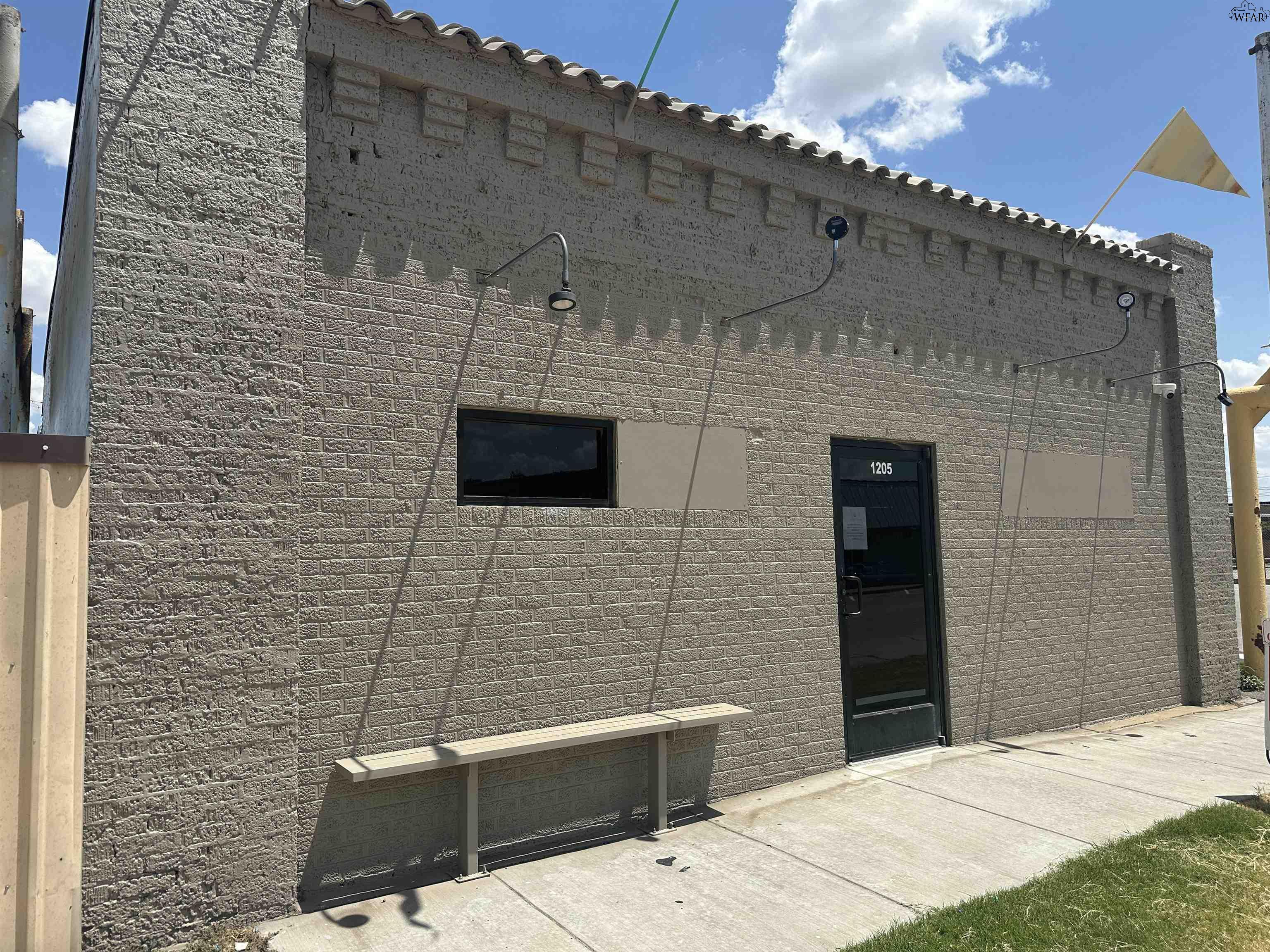 1205 LAMAR STREET