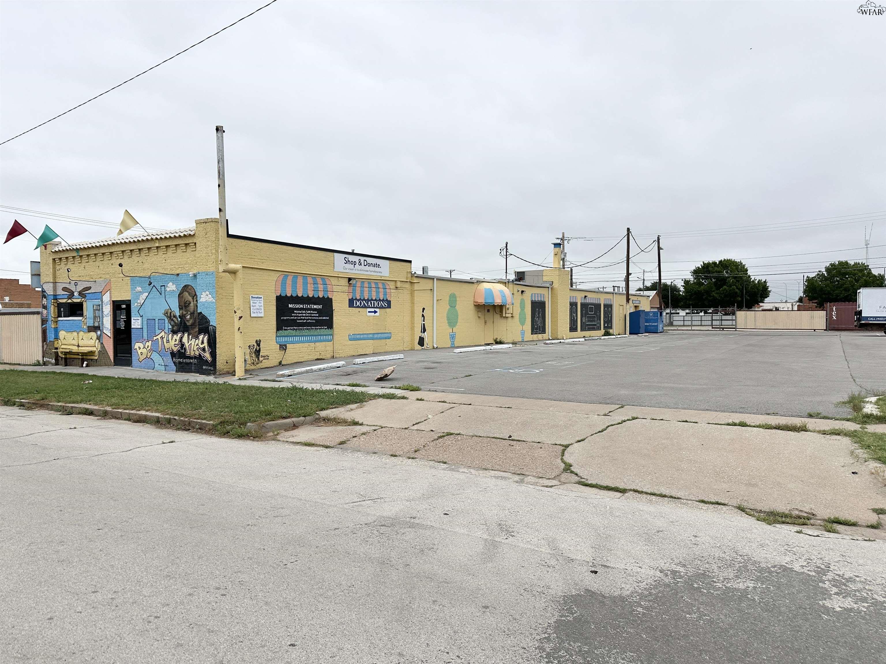 1205 LAMAR STREET