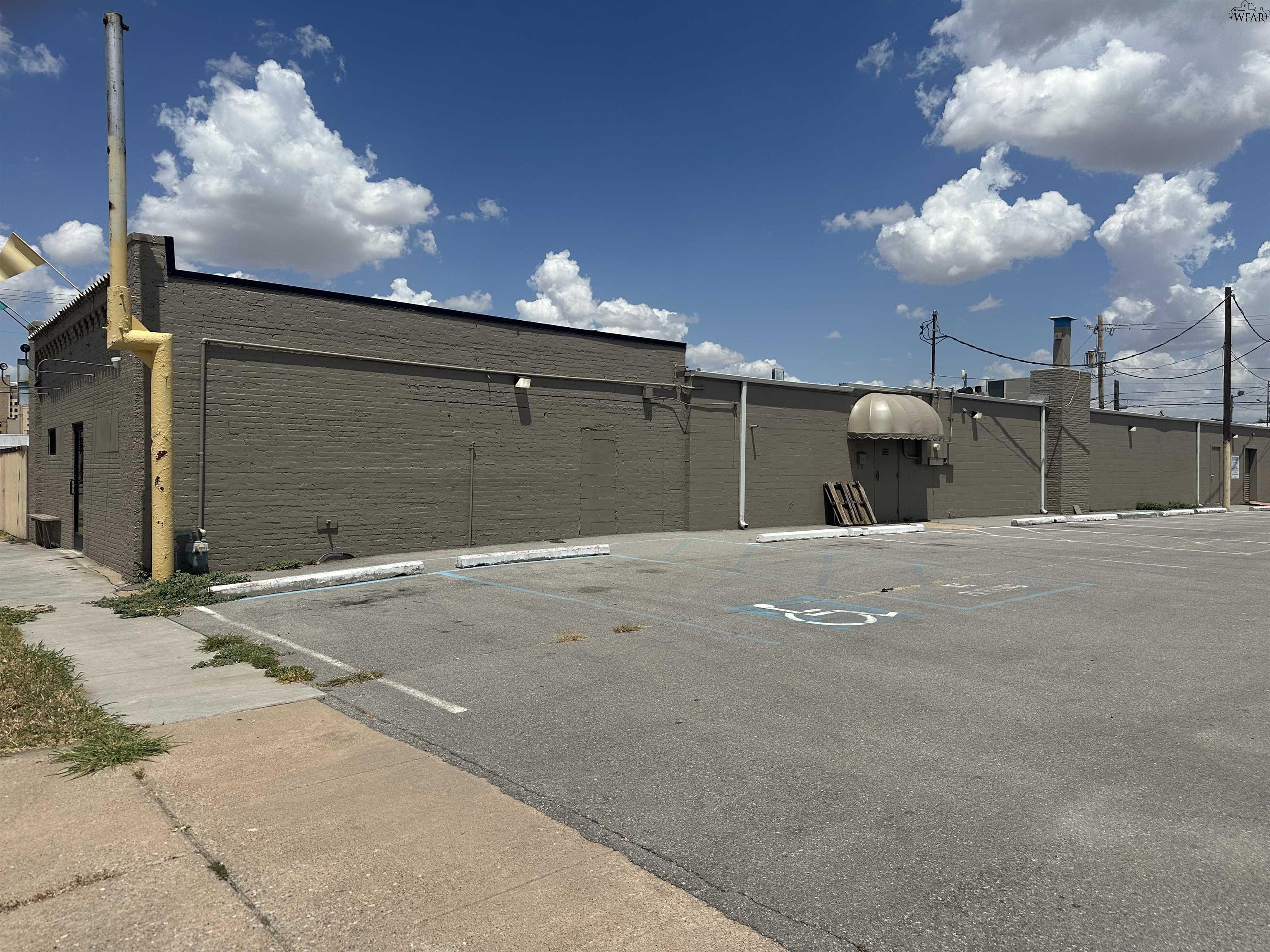 1205 LAMAR STREET