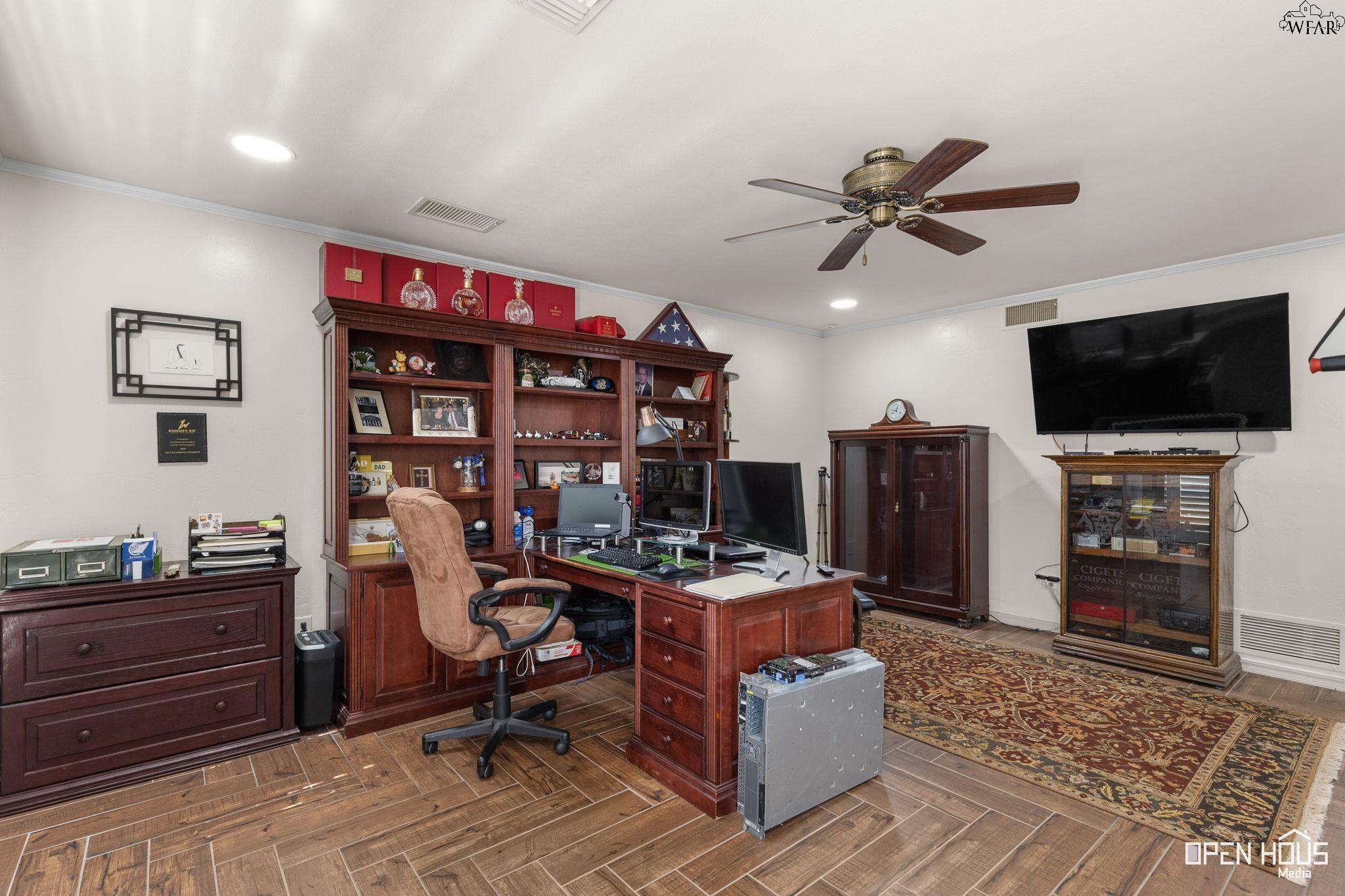 2404 MARIKA CIRCLE