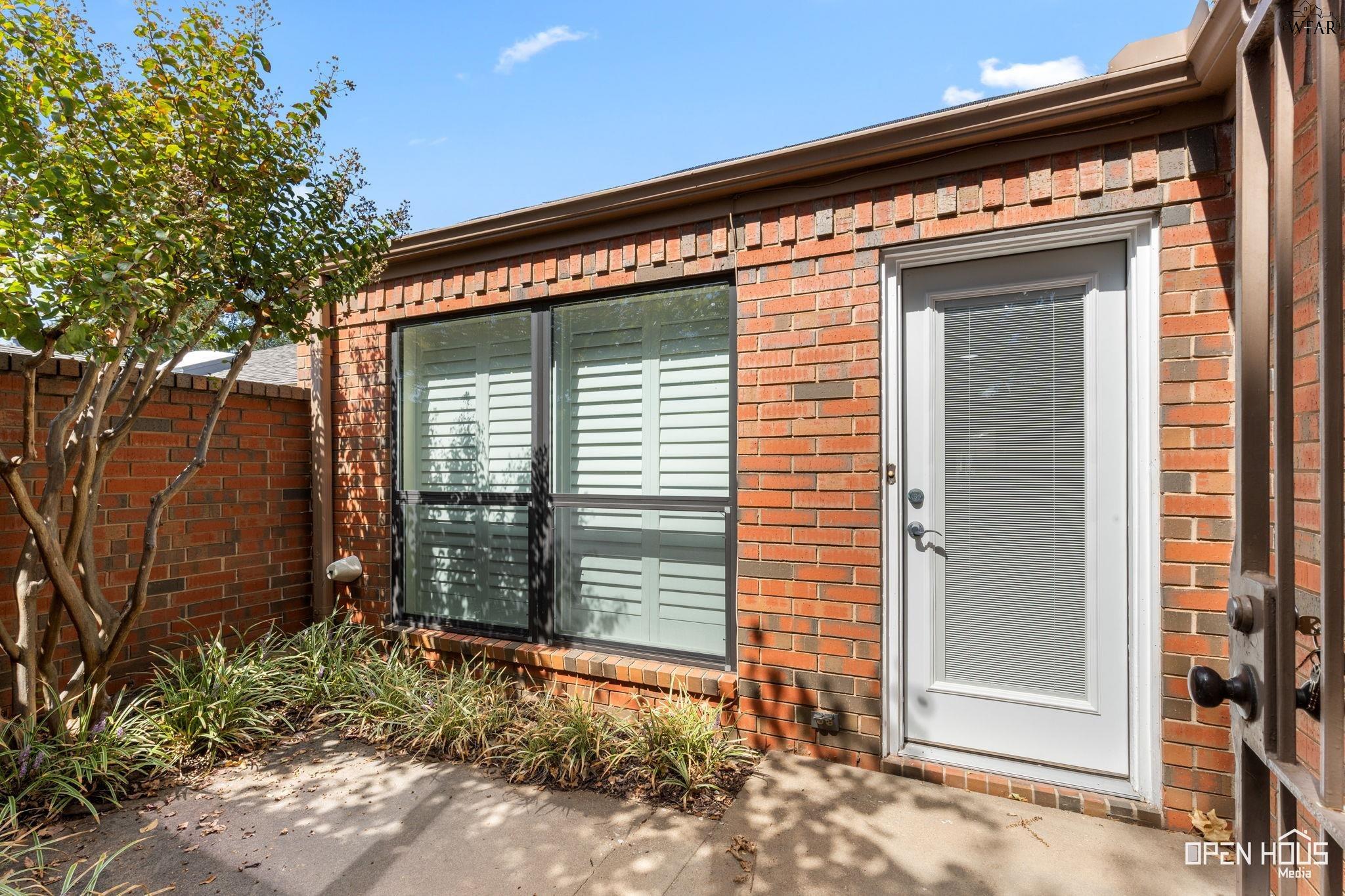 2404 MARIKA CIRCLE
