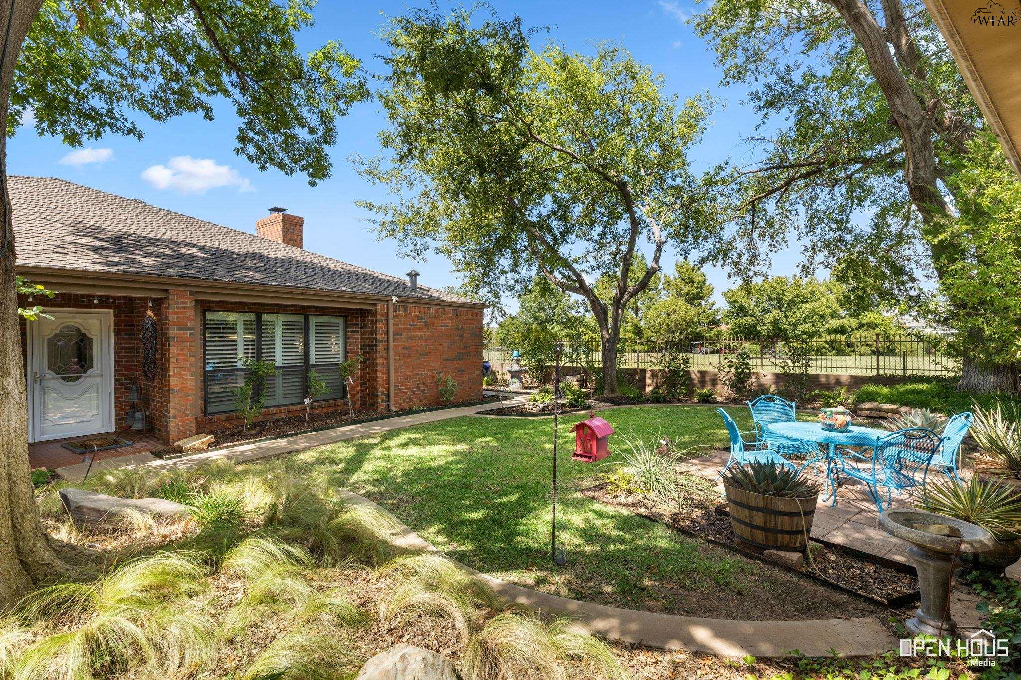 2404 MARIKA CIRCLE