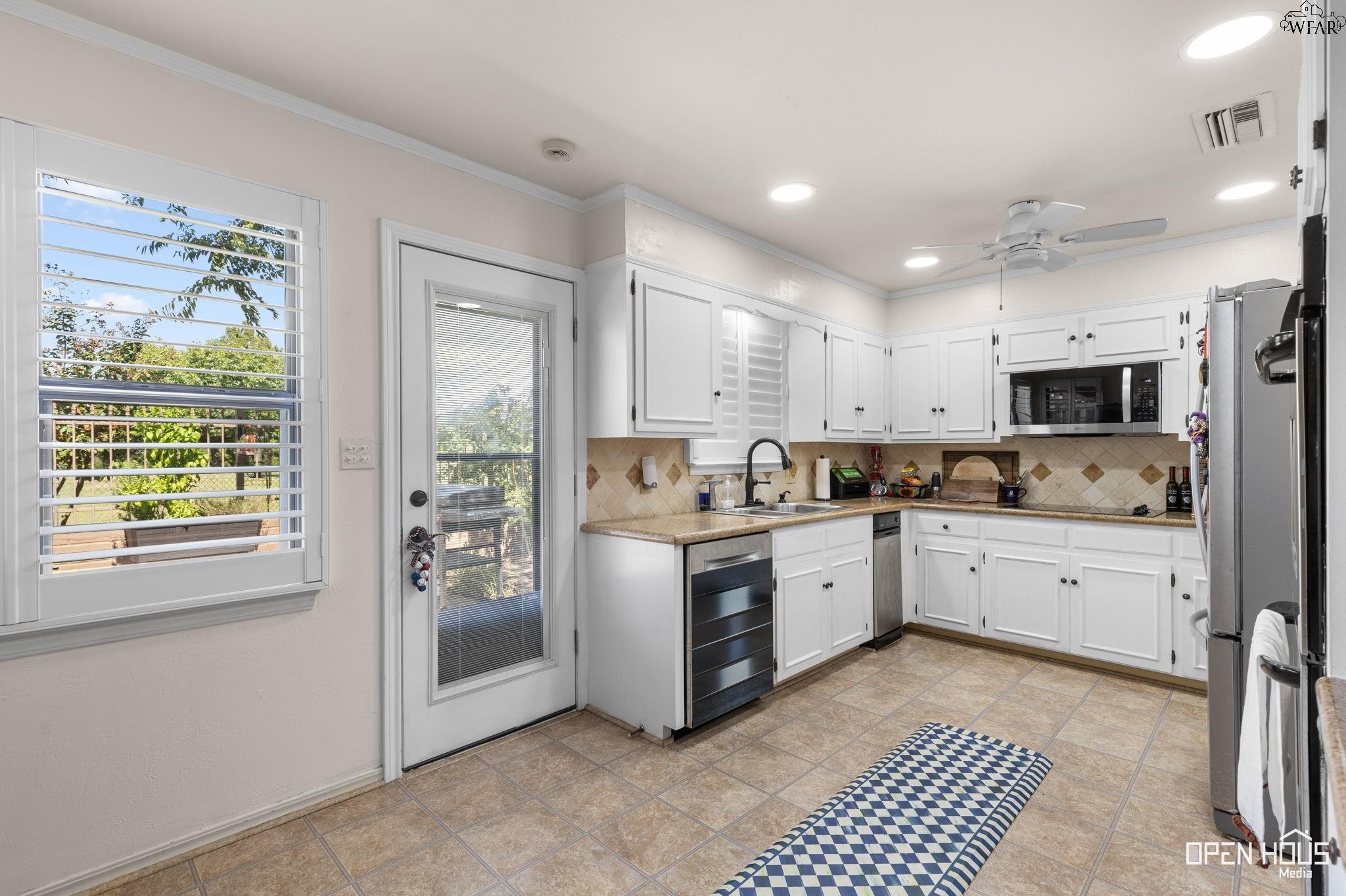 2404 MARIKA CIRCLE