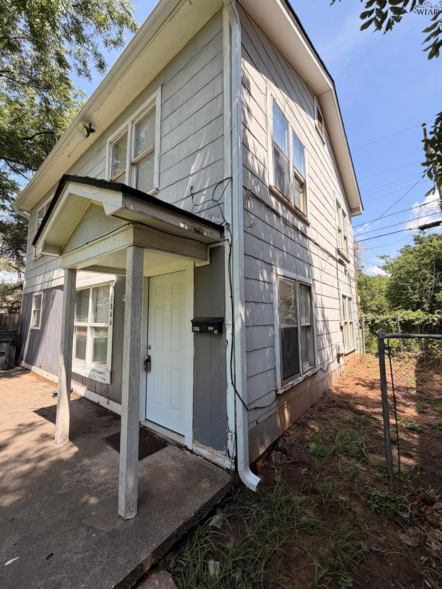 1806 ROSE STREET