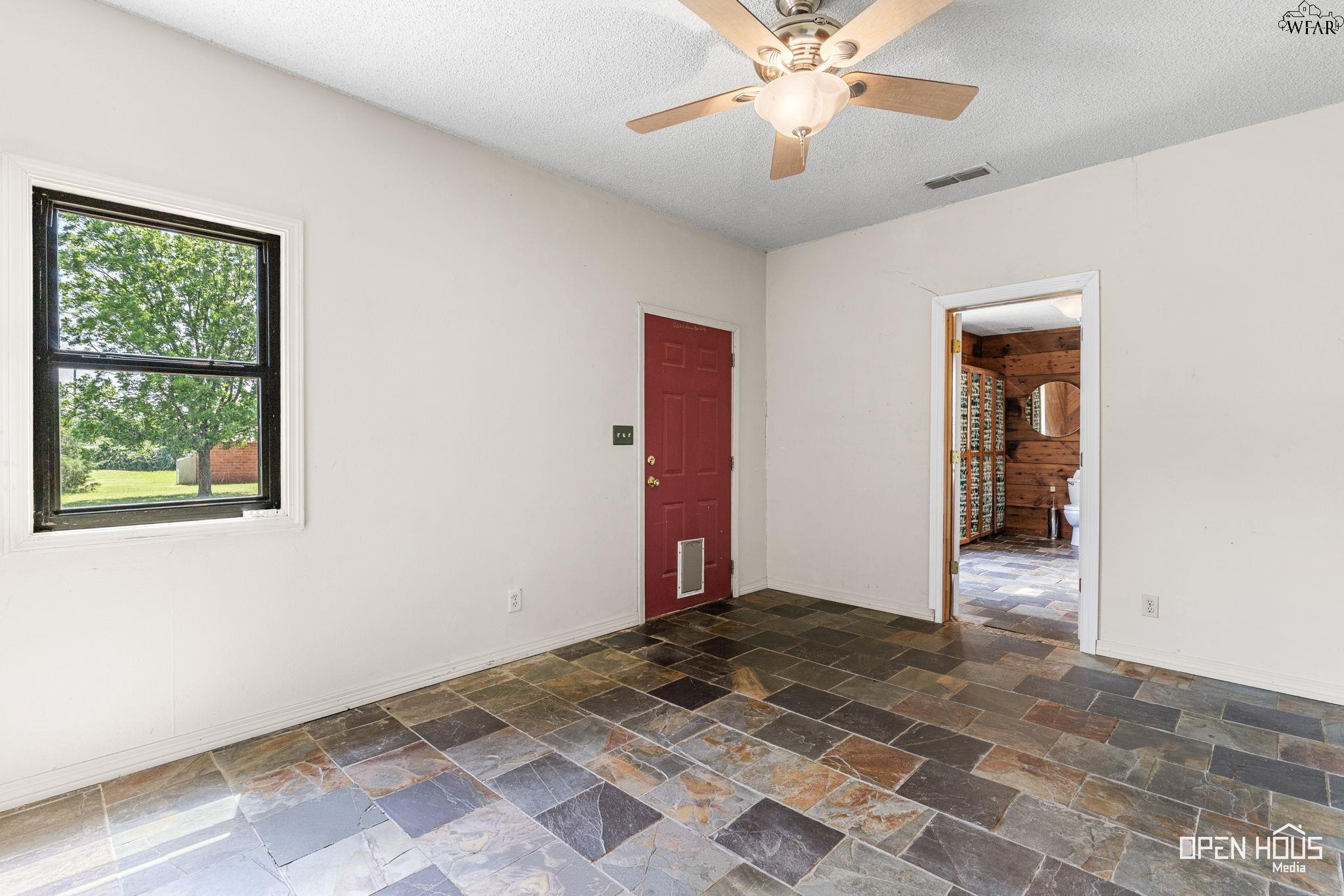 1000 E HIGHWAY ST Unit: 1008 E Highway St