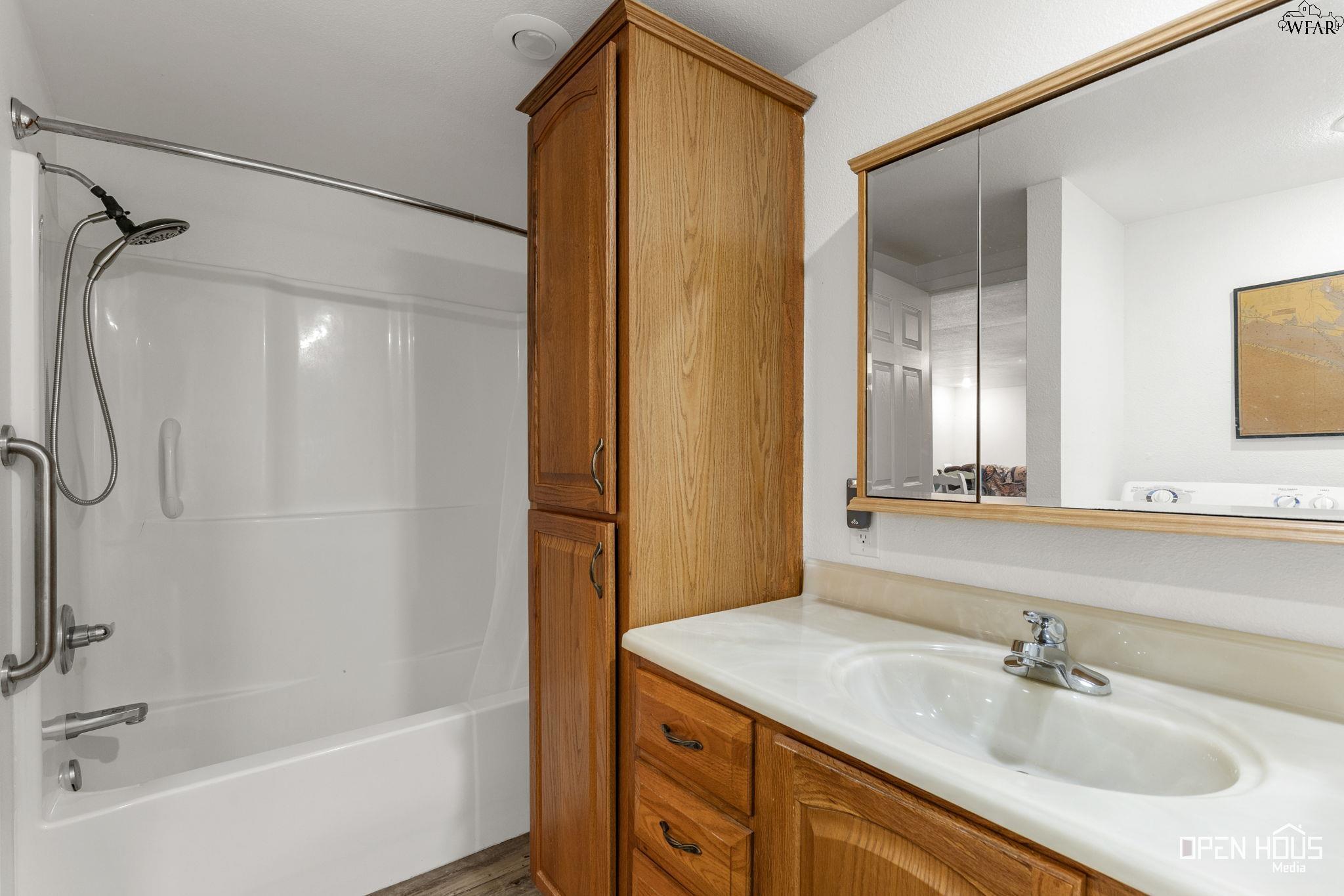 1000 E HIGHWAY ST Unit: 1008 E Highway St