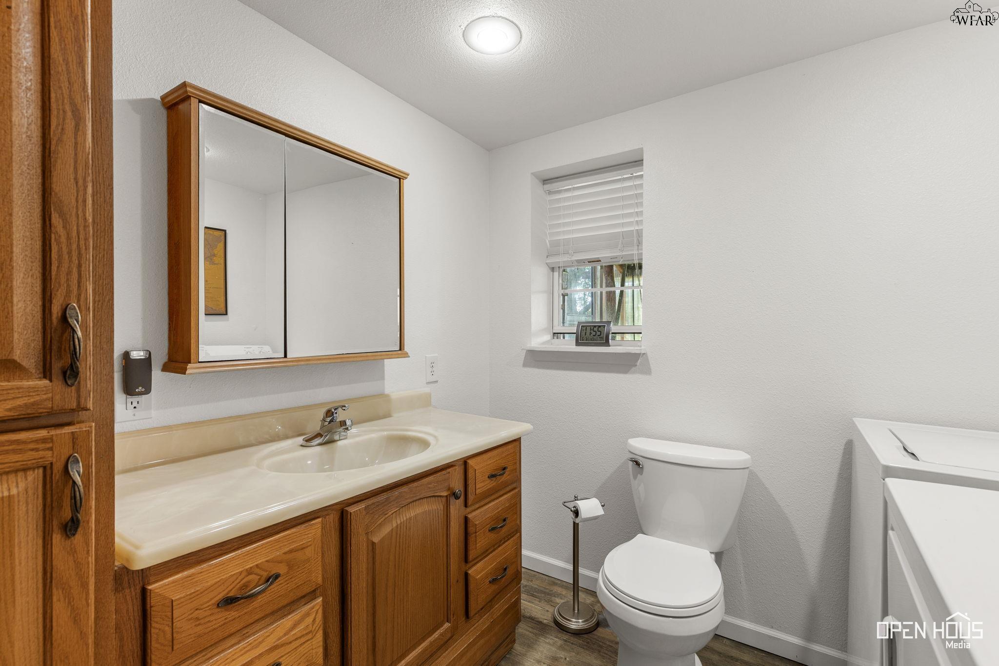 1000 E HIGHWAY ST Unit: 1008 E Highway St