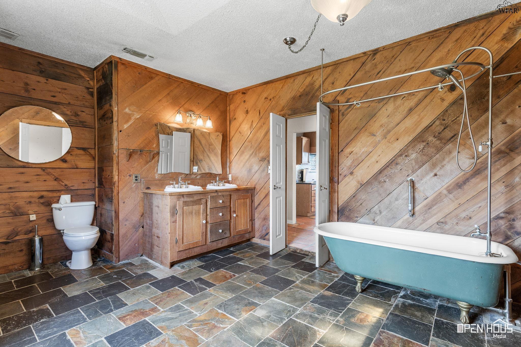 1000 E HIGHWAY ST Unit: 1008 E Highway St