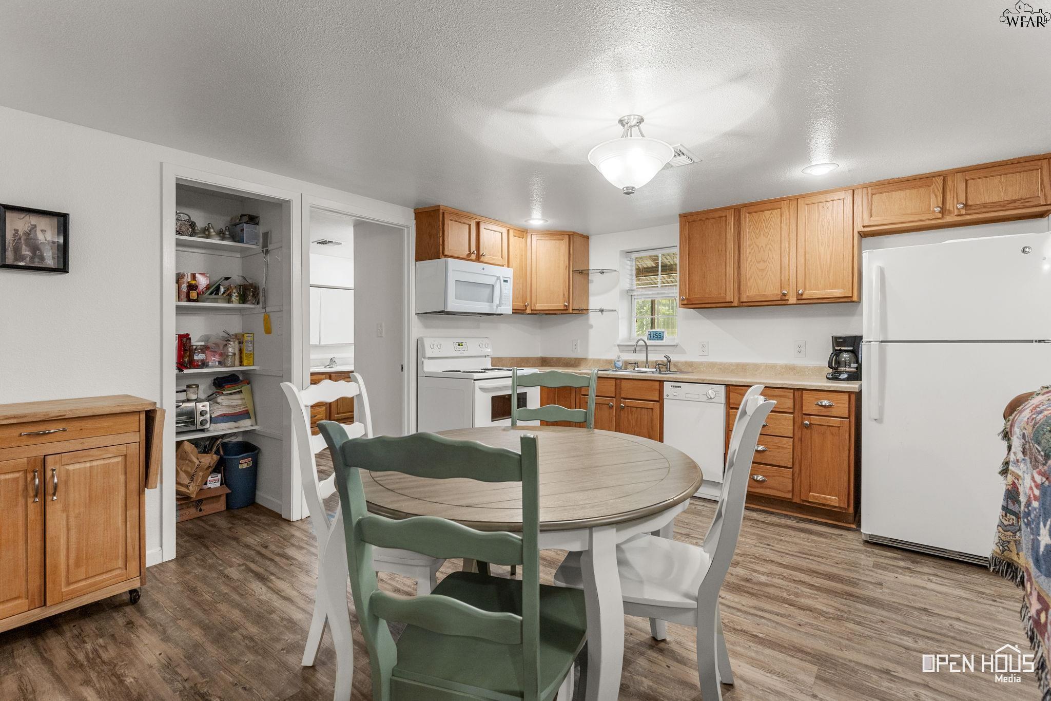 1000 E HIGHWAY ST Unit: 1008 E Highway St
