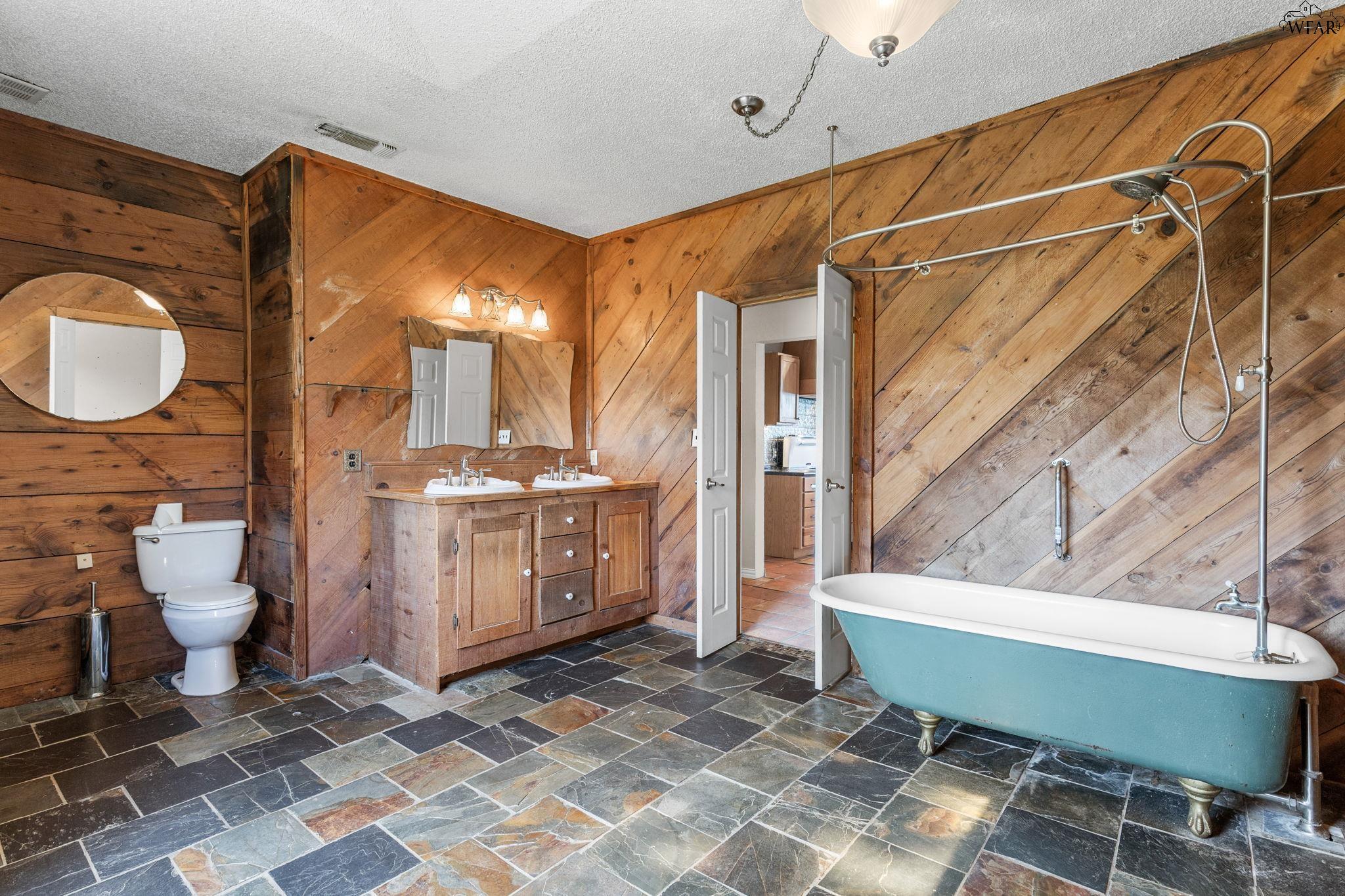 1000 E HIGHWAY ST Unit: 1008 E Highway St