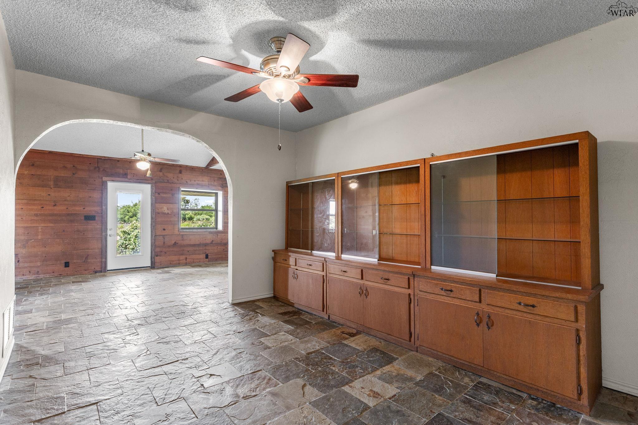 1000 E HIGHWAY ST Unit: 1008 E Highway St
